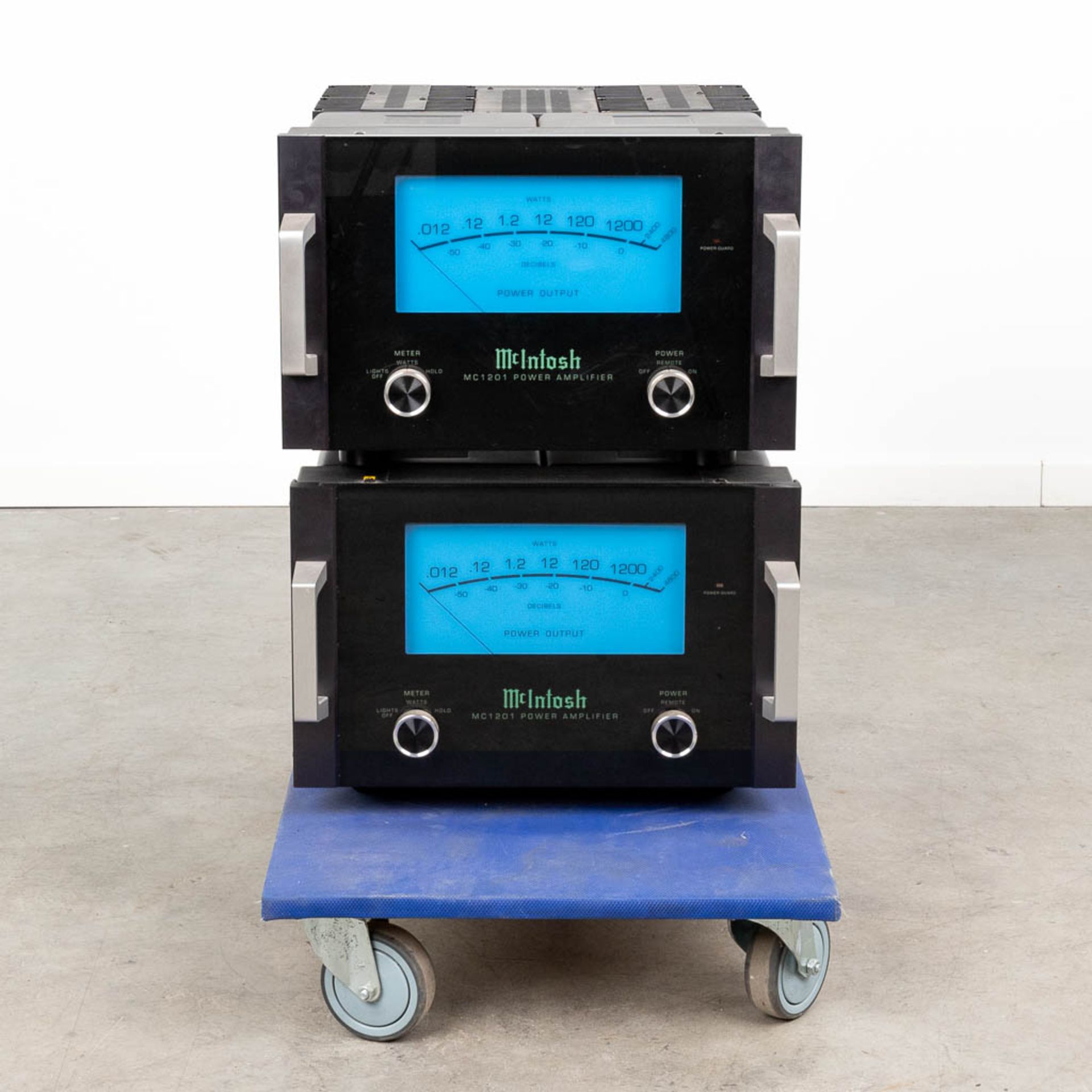 McIntosh MC1201, a collection of 2 Power Amplifiers. (L:54 x W:44 x H:62 cm) - Bild 3 aus 11