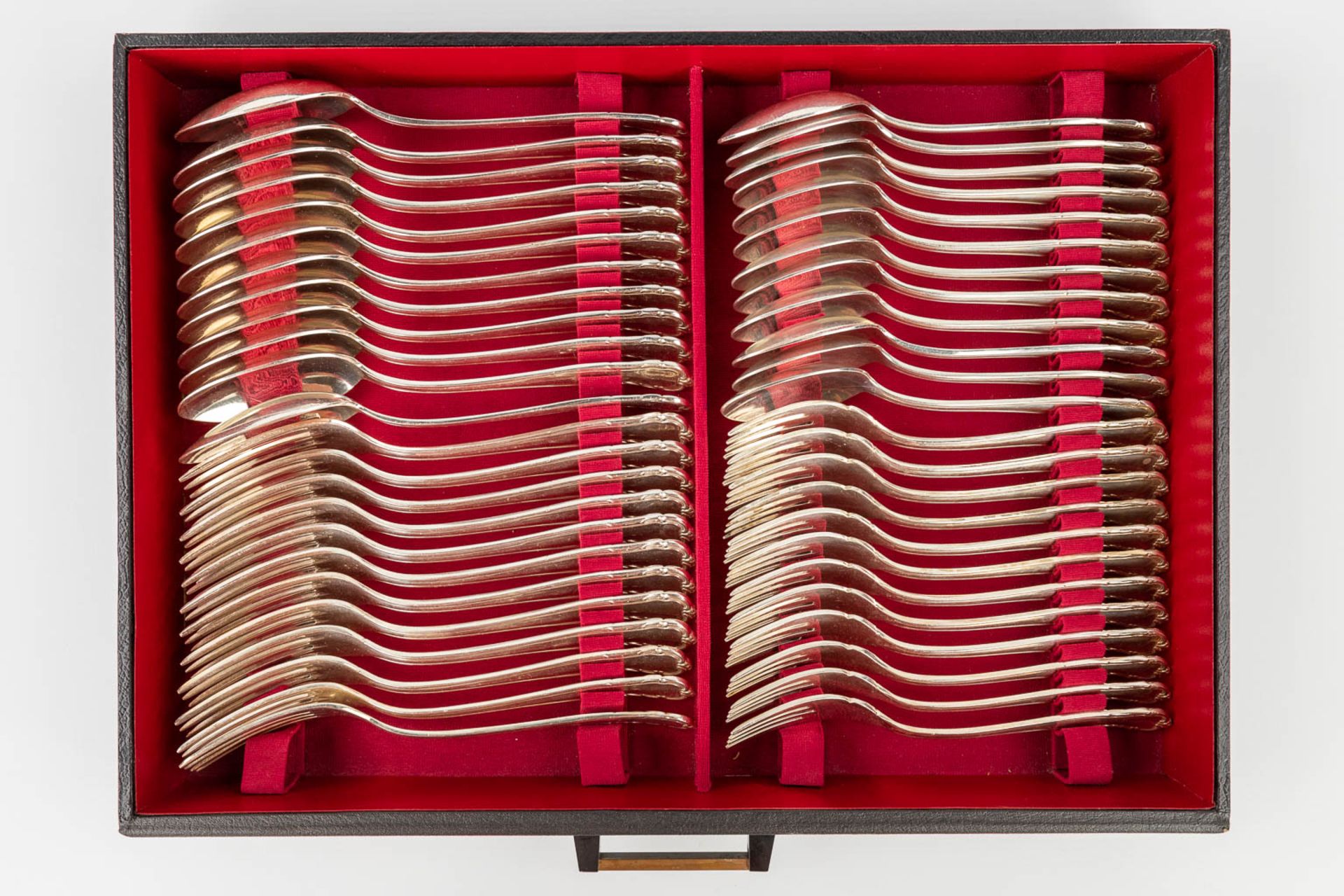 A 148-piece silver cutlery set in a chest, made in Germany. 6585g. (L:34 x W:46 x H:31 cm) - Image 4 of 12