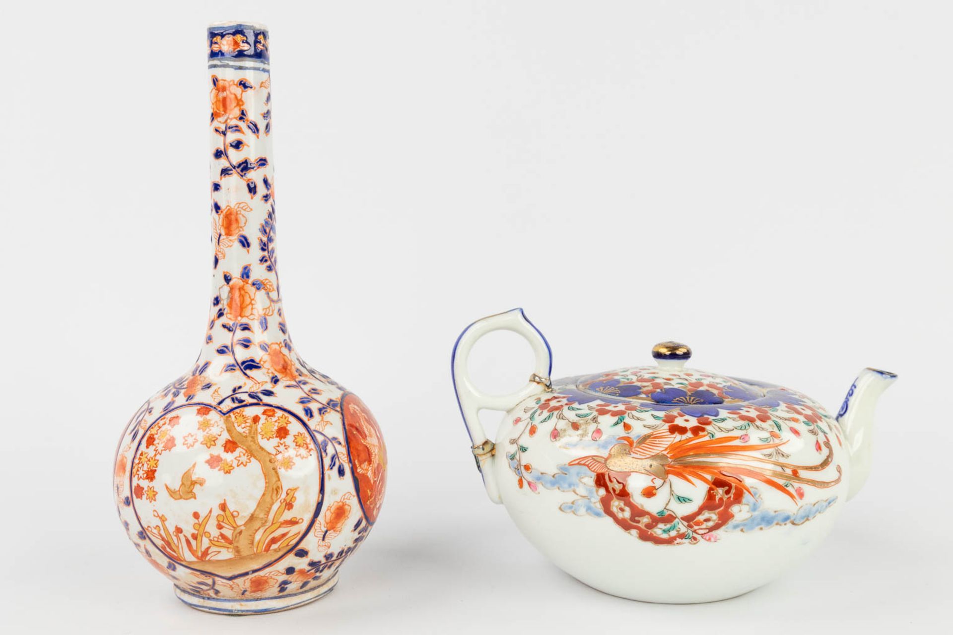 A collection of 30 pieces of porcelain and faience and porcelain, made in Japan, Imari. (H:25,5 x D: - Image 4 of 14