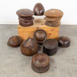 A collection of 9 hat moulds made of wood. Circa 1900. (L:20 x W:17 x H:17 cm)