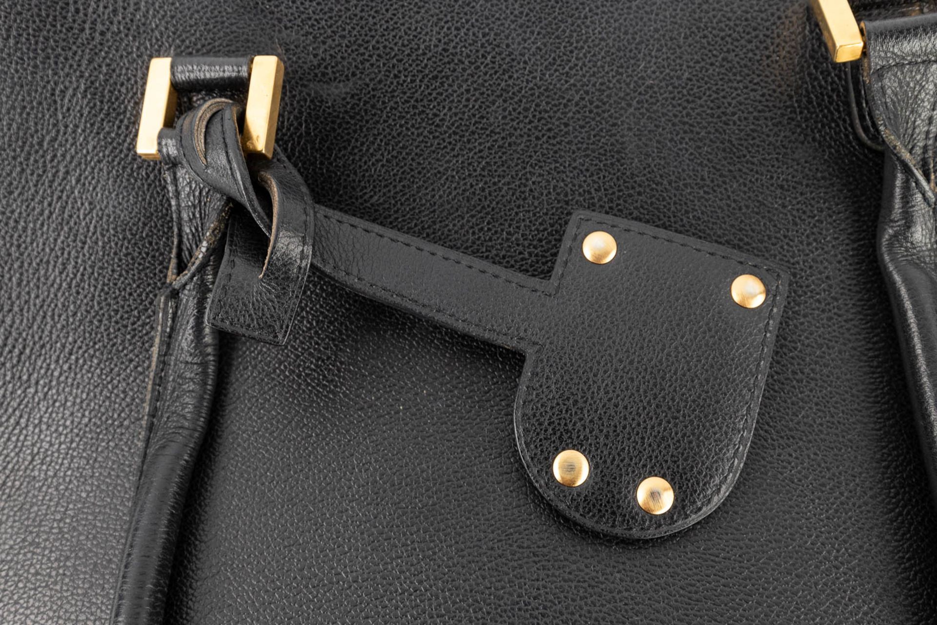 Delvaux, a 'Tote Bag' made of black leather with gold-plated hardware. (W:31,5 x H:37,5 cm) - Image 13 of 19