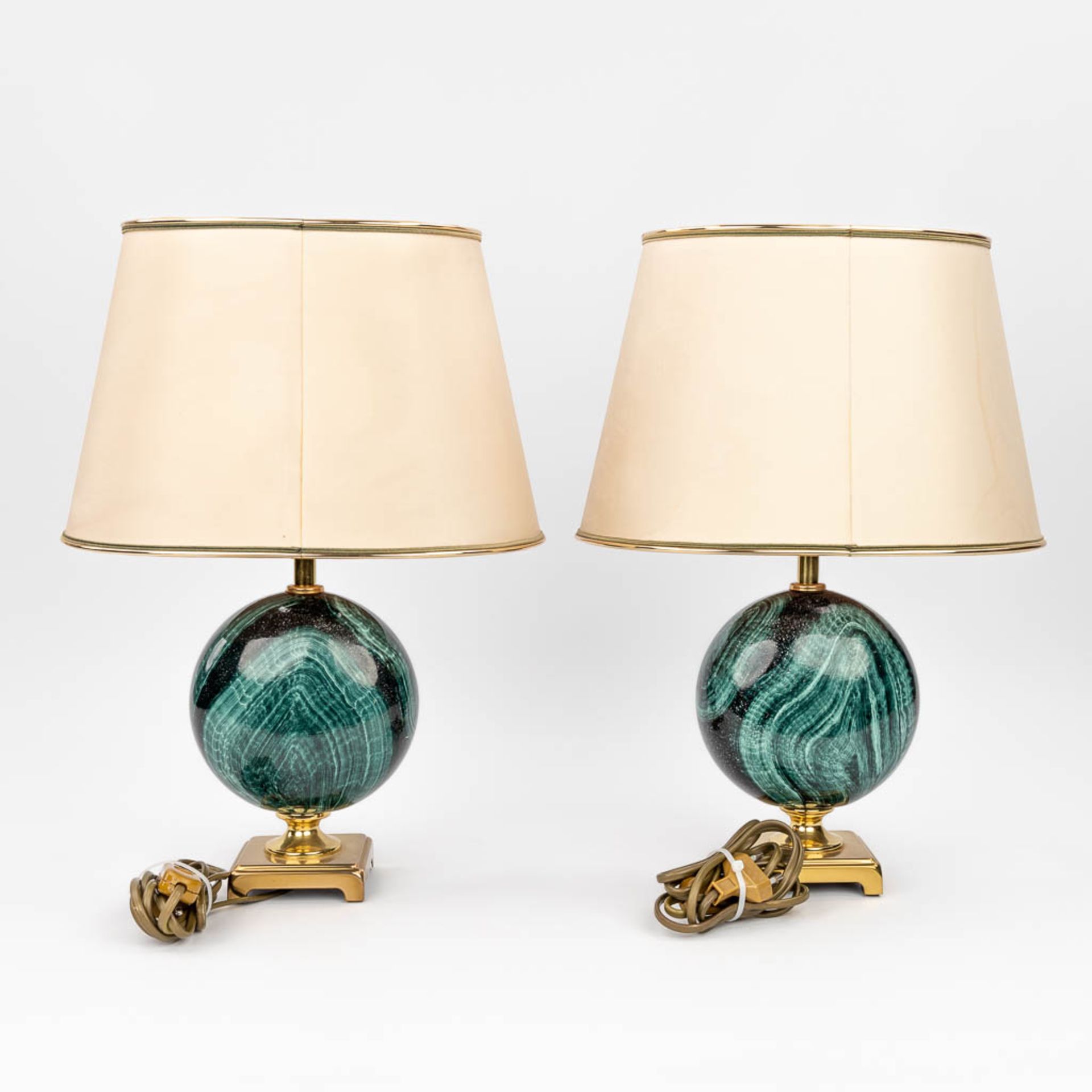 Maison Le Dauphin, a pair of table lamps with faux malachite. (H:42 cm) - Bild 14 aus 14