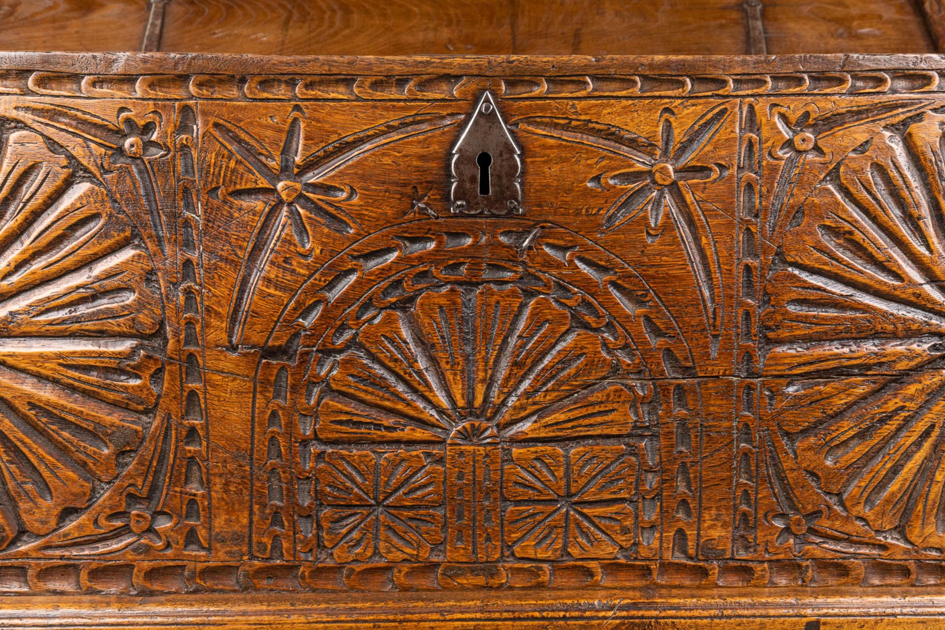 An antique chest, made of sculptured wood panels. (L:48 x W:136 x H:55 cm) - Bild 10 aus 18