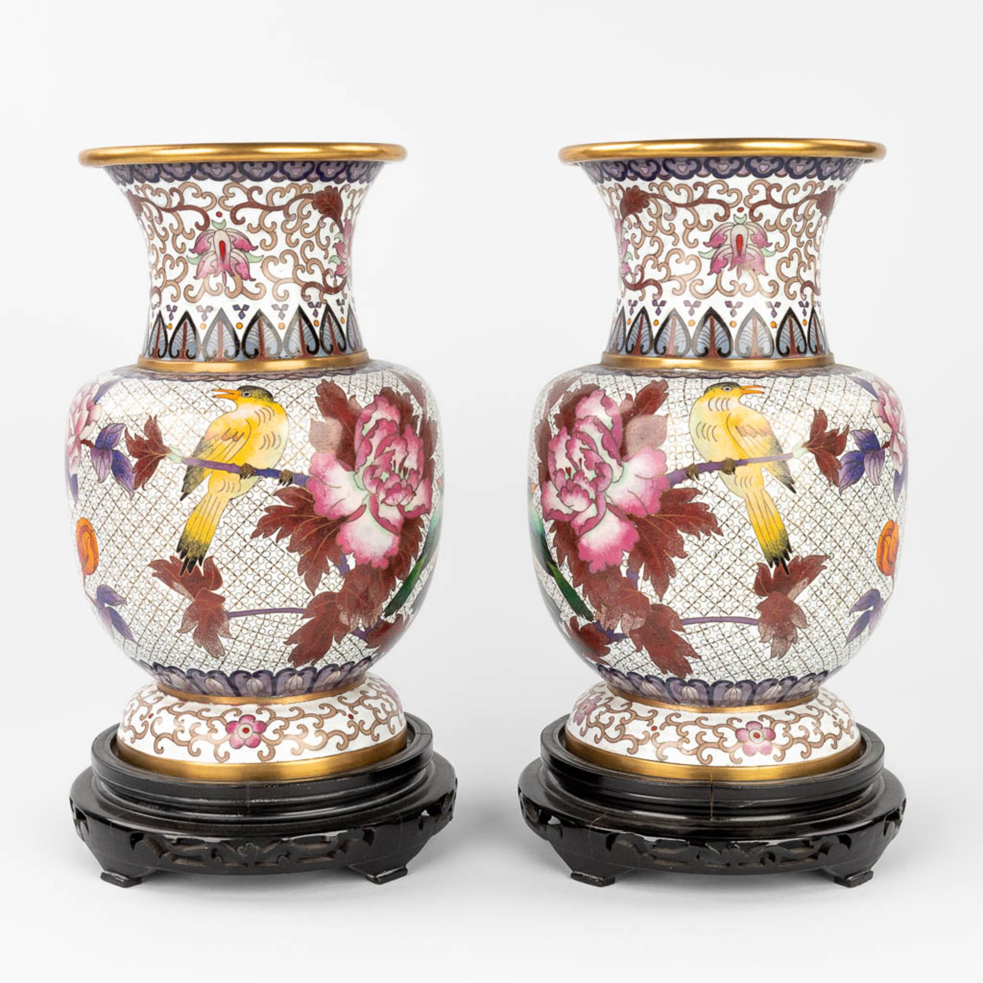 A pair of cloisonnŽ vases with flower and bird decor, in the original box. (H:31 x D:19 cm) (H:31 - Bild 12 aus 19