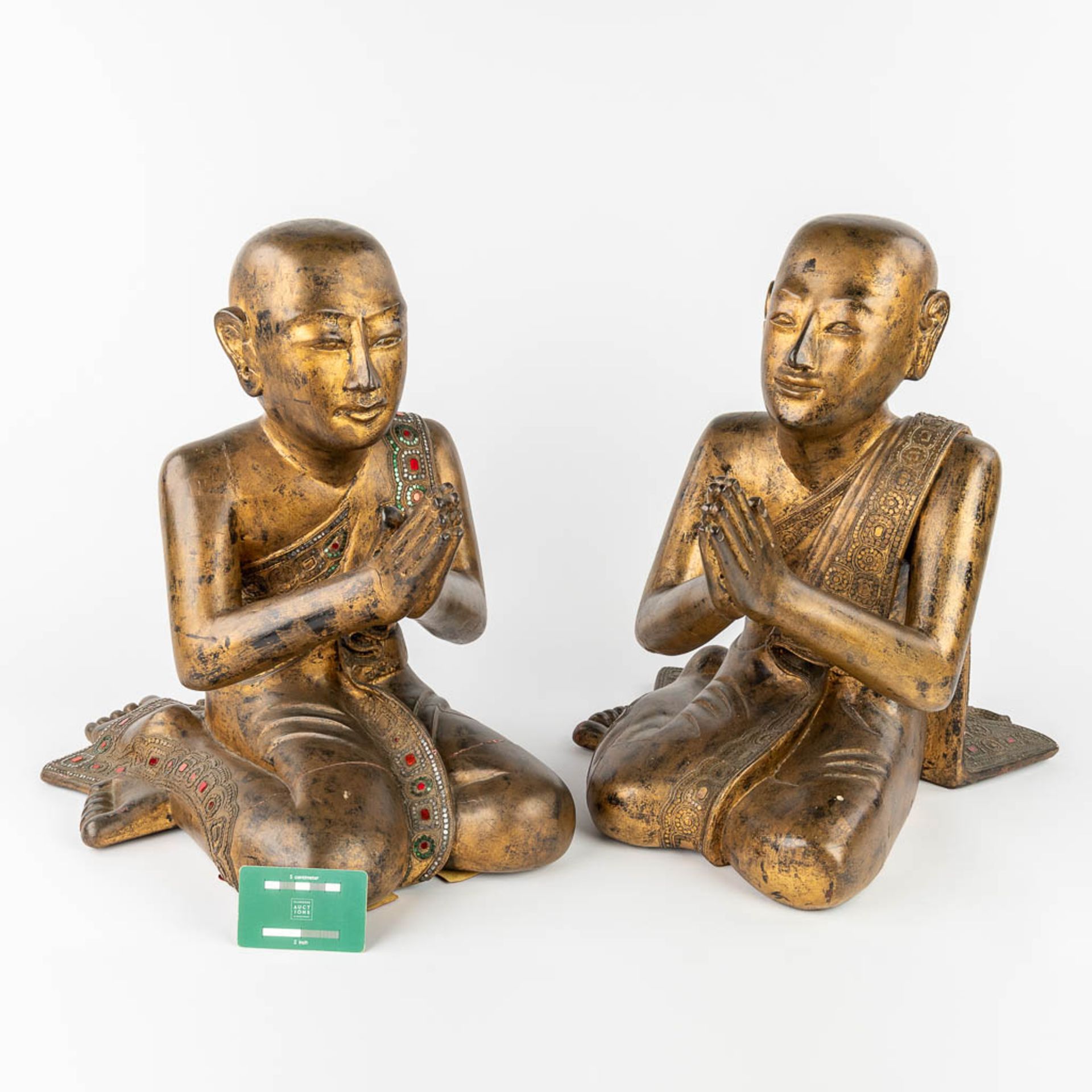 A set of 2 Thai buddha's, made of sculptured wood (L:51 x W:38 x H:47 cm) - Bild 2 aus 19