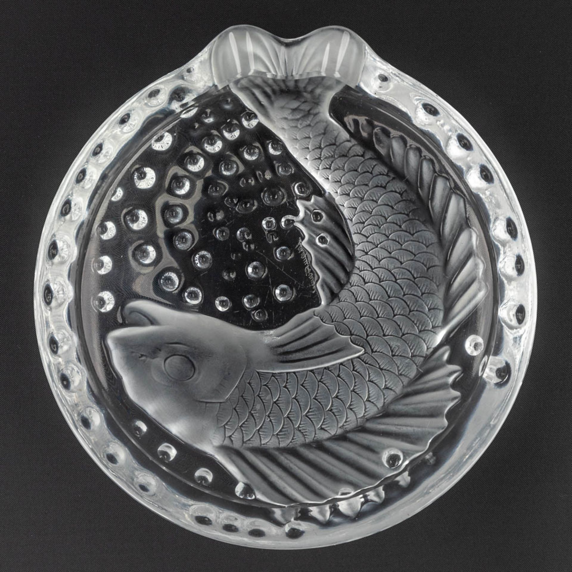 Lalique France, a bowl decorated with a fish and made of glass. (W:15,8 x H:4,5 cm) - Bild 5 aus 11