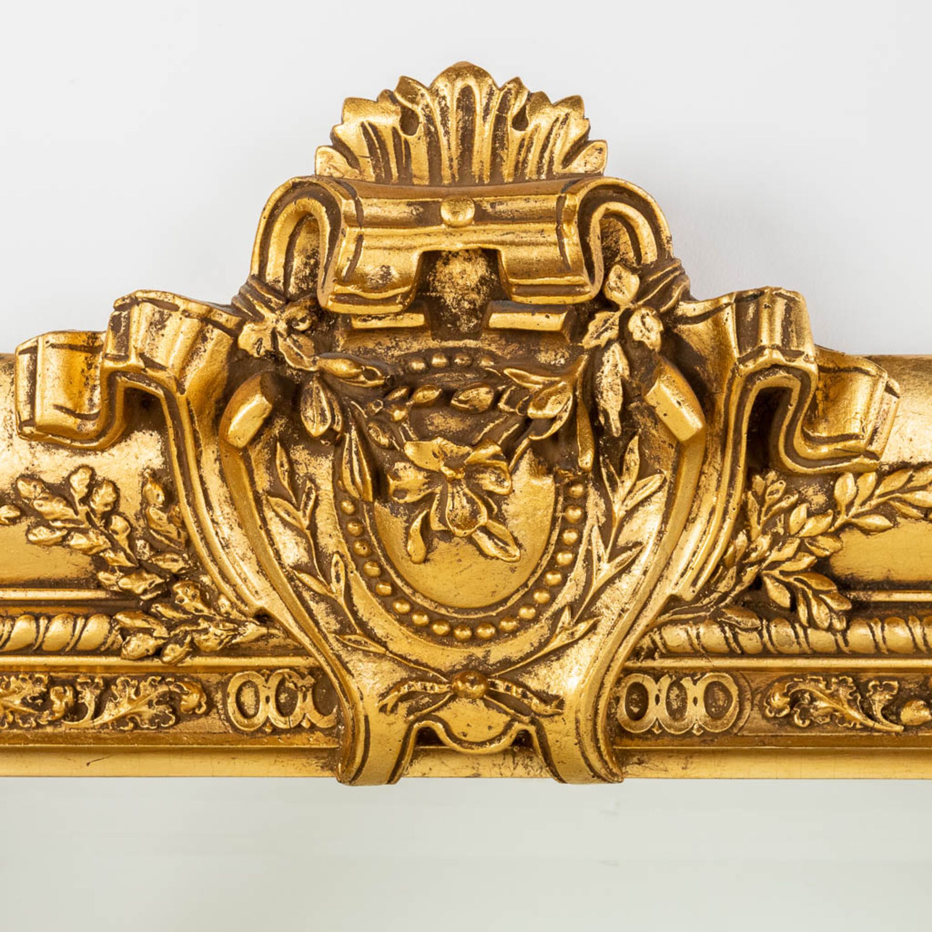 A gold-plated mirror, made of wood an stucco. 20th C. (W:104 x H:145 cm) - Image 3 of 9