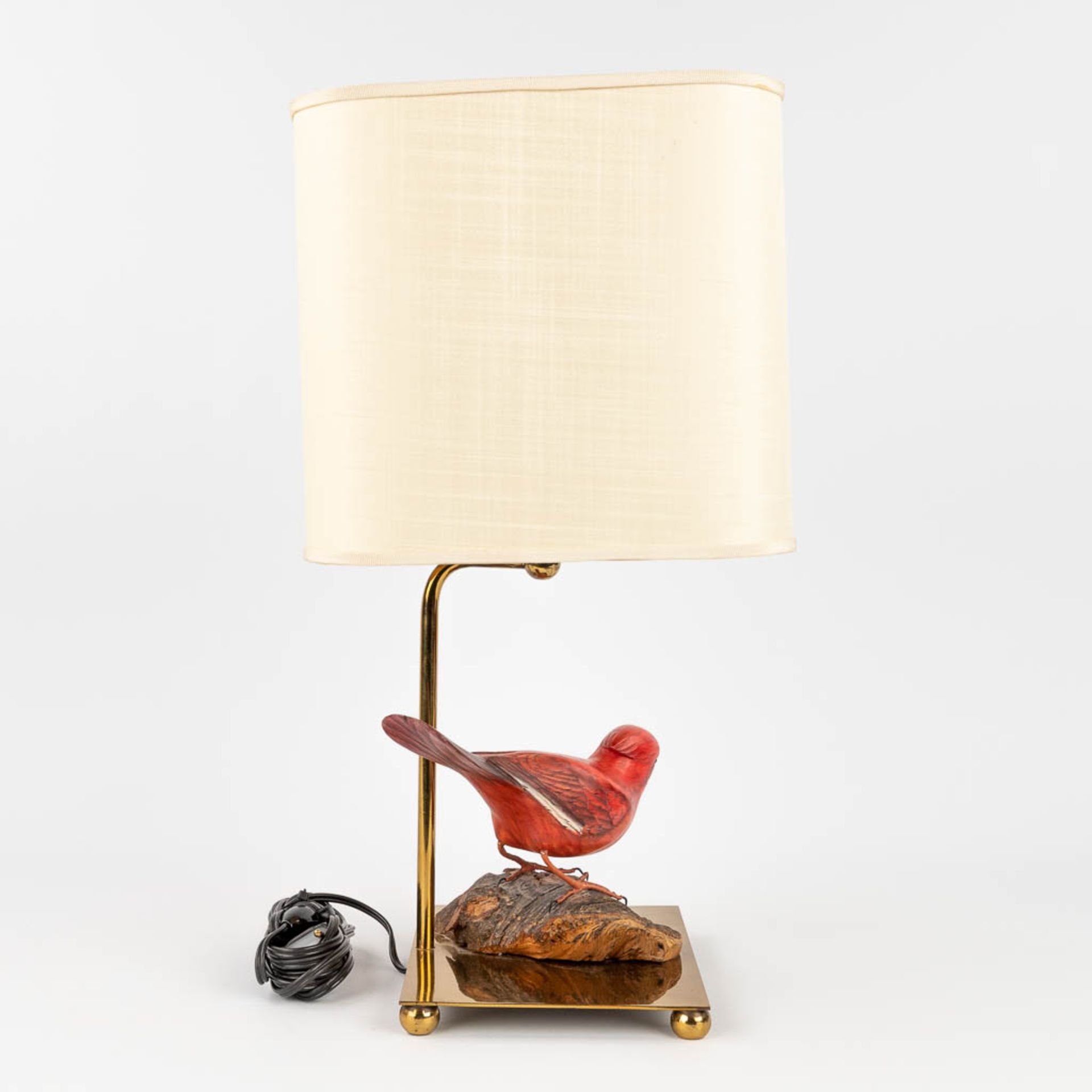 A mid-century table lamp with a 'Northern Cardinal' bird. (H:30 cm) - Image 4 of 12