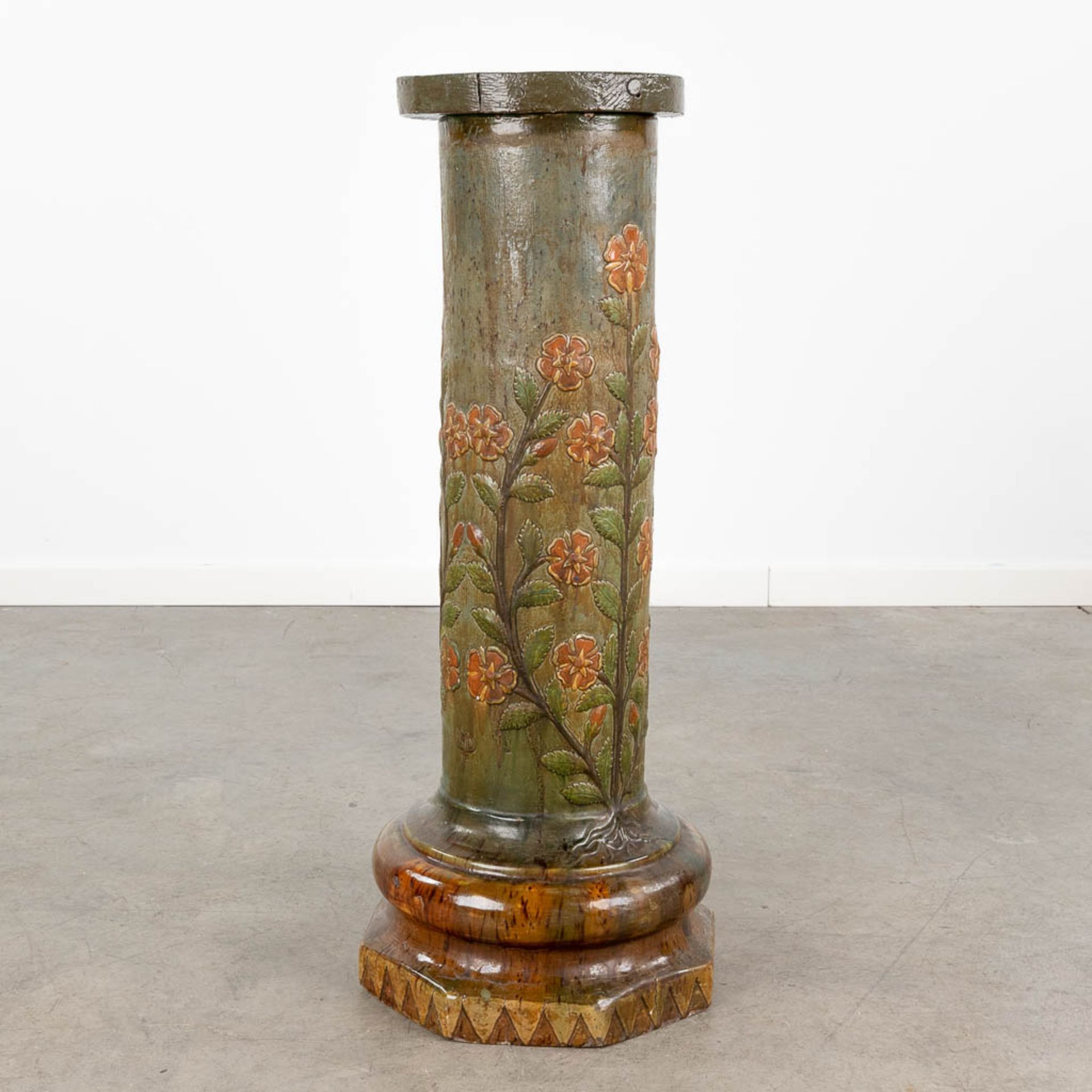 LŽo MAES DECOCK (XIX-XX), Torhout. A pedestal with floral decor made of flemish earthenware. (L:33 - Bild 7 aus 16