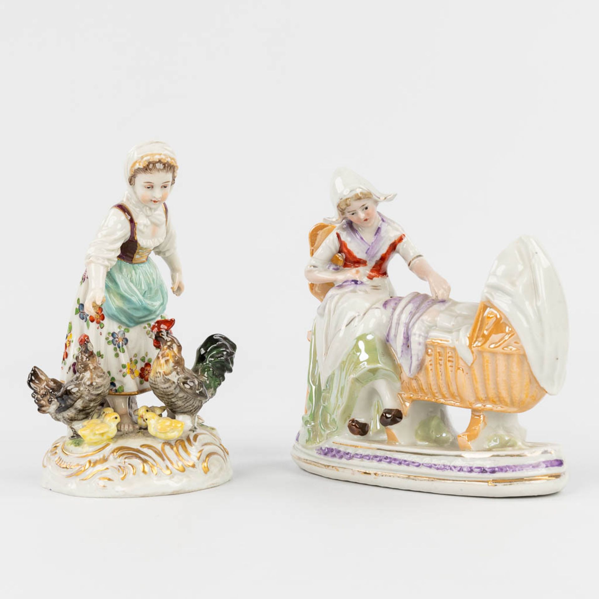 Volkstedt, a collection of 2 figurines made of porcelain in Germany. (H:13 cm)