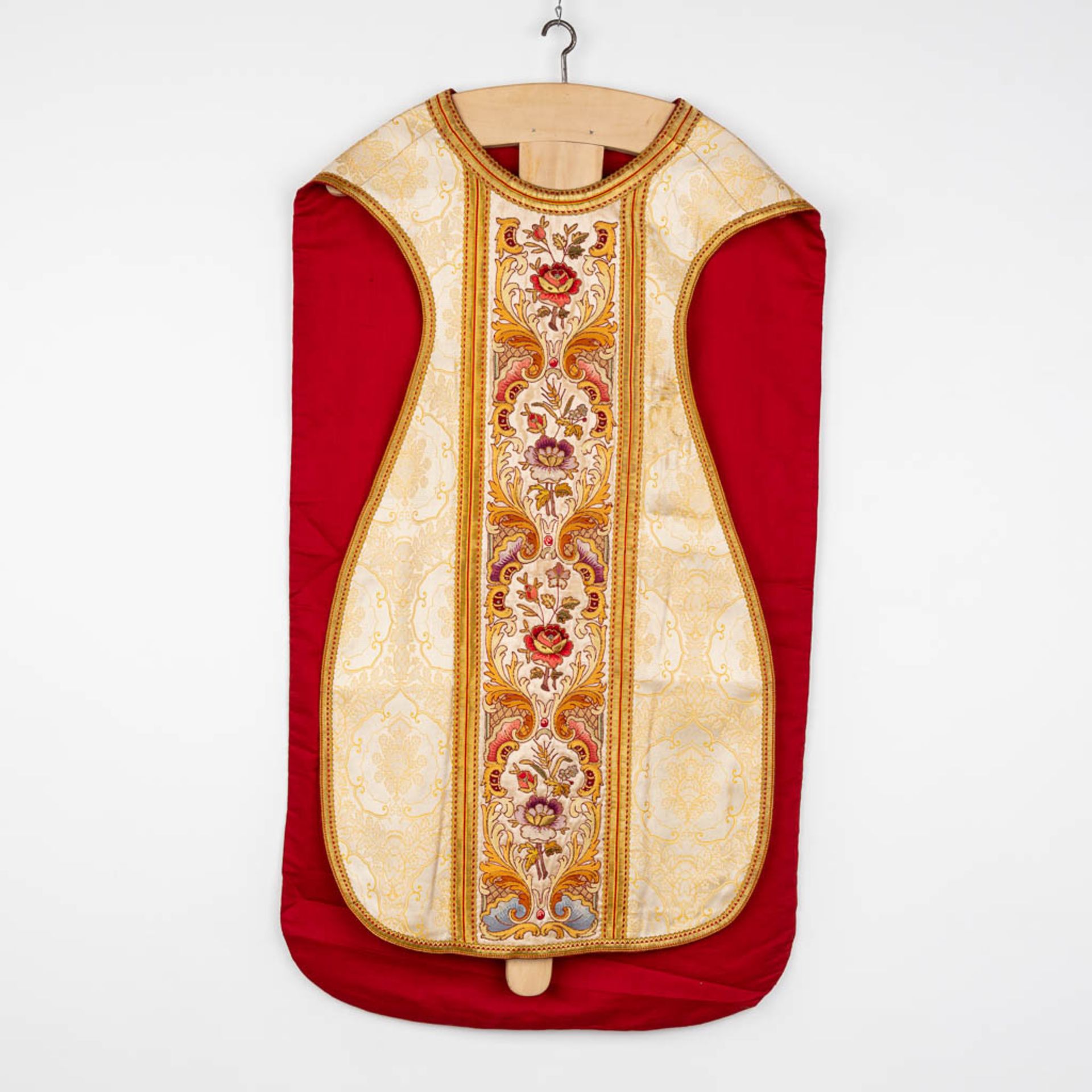 A Roman Chasuble and two Dalmatics, decorated with thick gold thread and embroidery in floral motive - Image 4 of 23