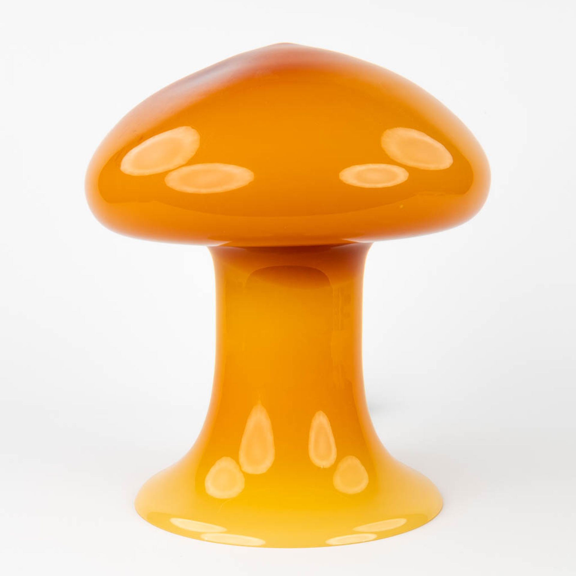 La Murrina, a lamp in the shape of a mushroom. Made in Murano. 20th C. (H:35 x D:30 cm)
