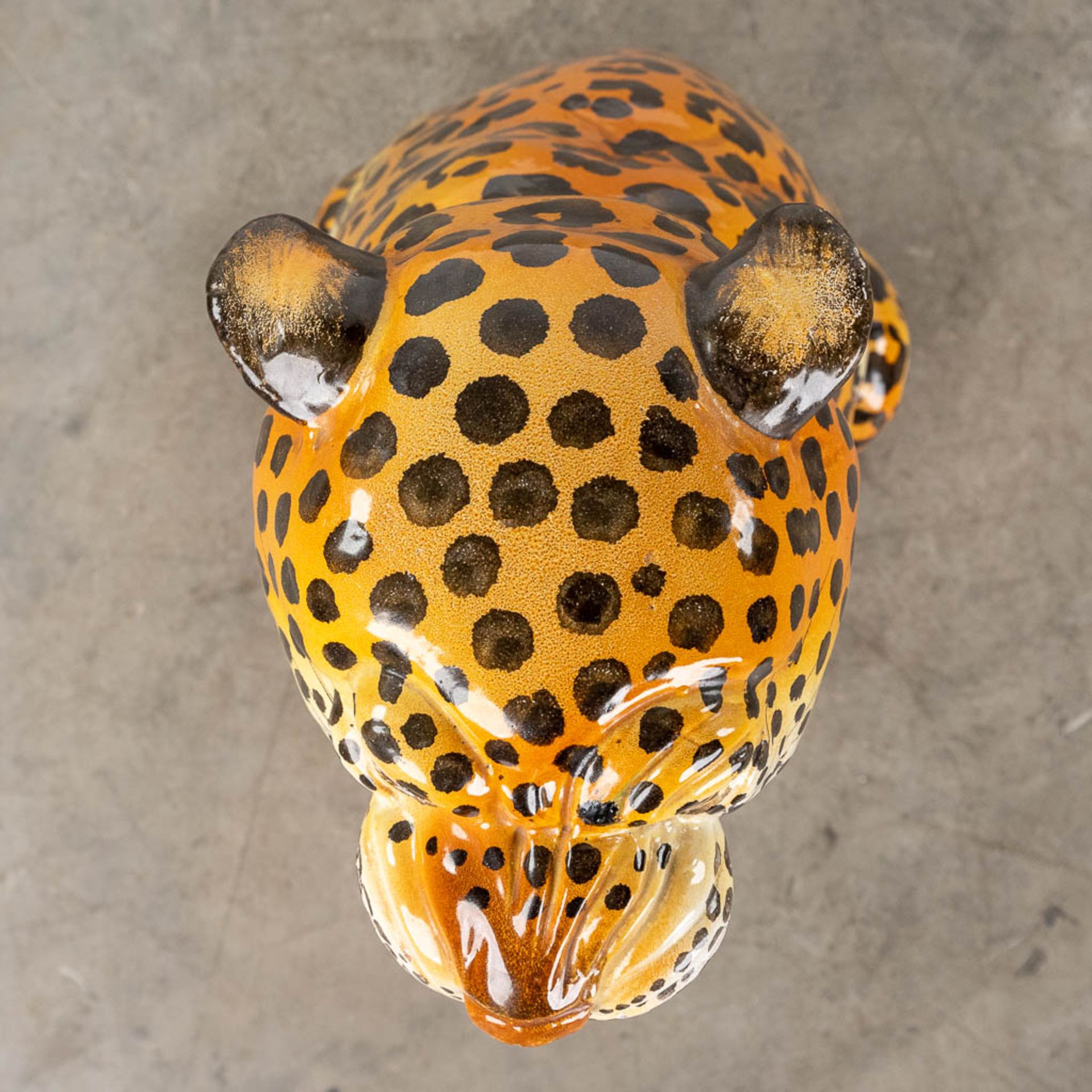 A mid-century leopard, terracotta. Italy, 20th C. (L:40 x W:32 x H:85 cm) - Image 8 of 12