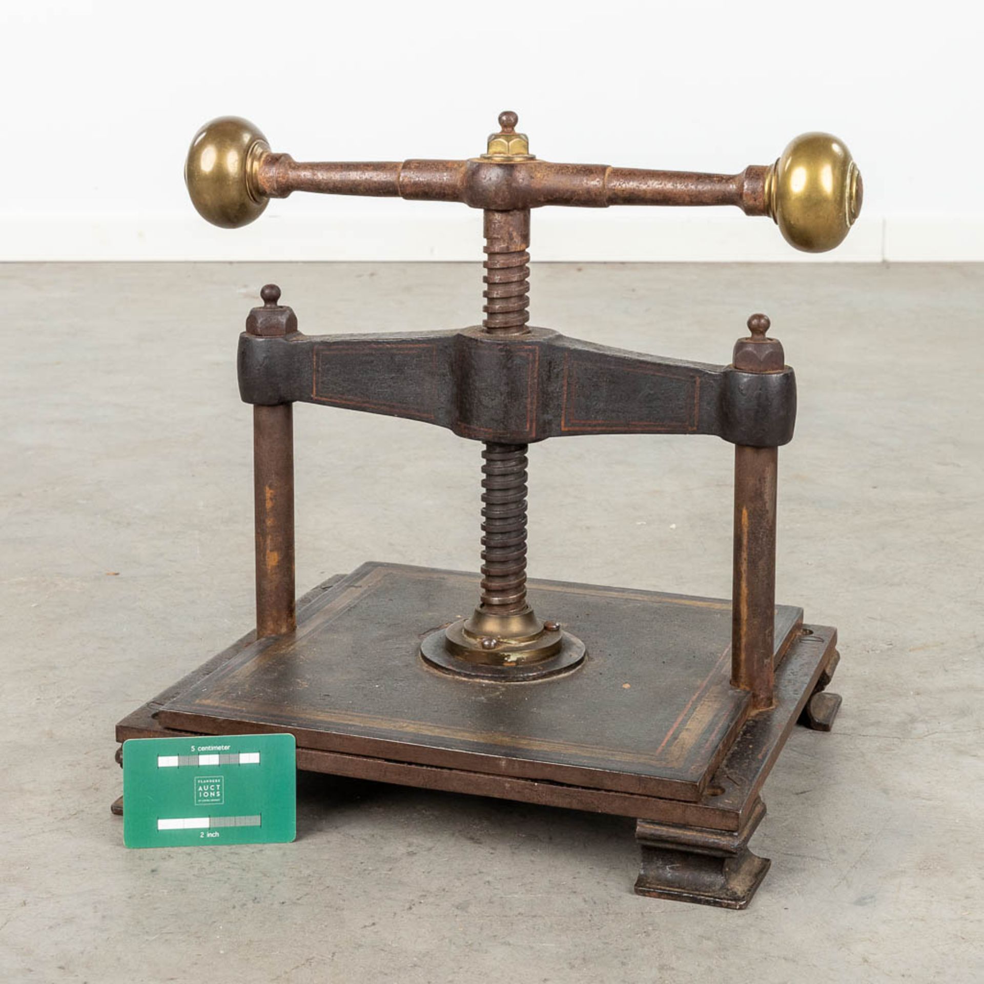 An antique book press, made of metal. (L:30 x W:38 x H:36 cm) - Image 2 of 11