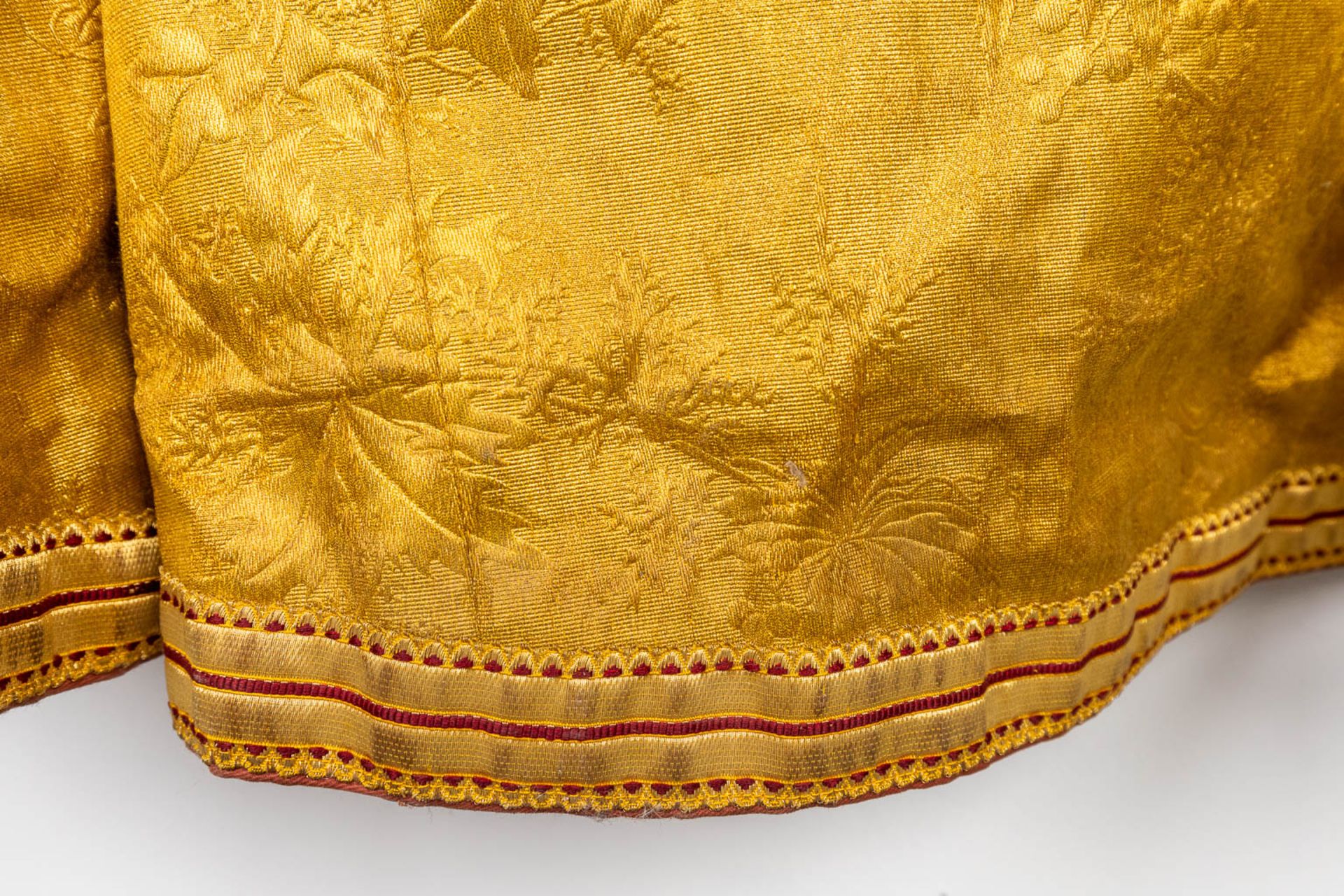 An antique cope with gold thread wire embroidery (H:120 cm) - Image 5 of 8