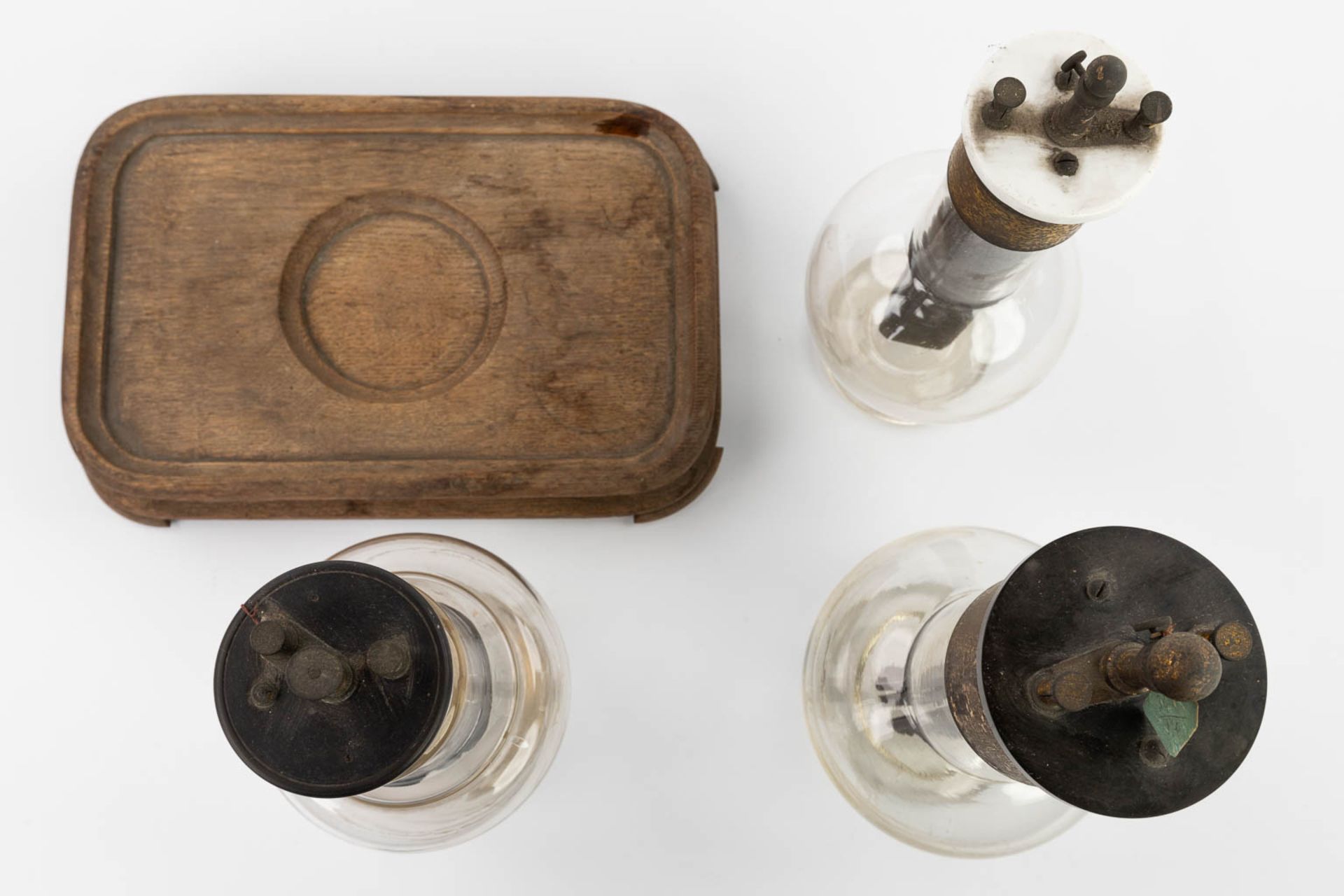 A collection of 3 'Grenet Cell' batteries made of glass. (H:30 x D:14 cm) - Image 9 of 14