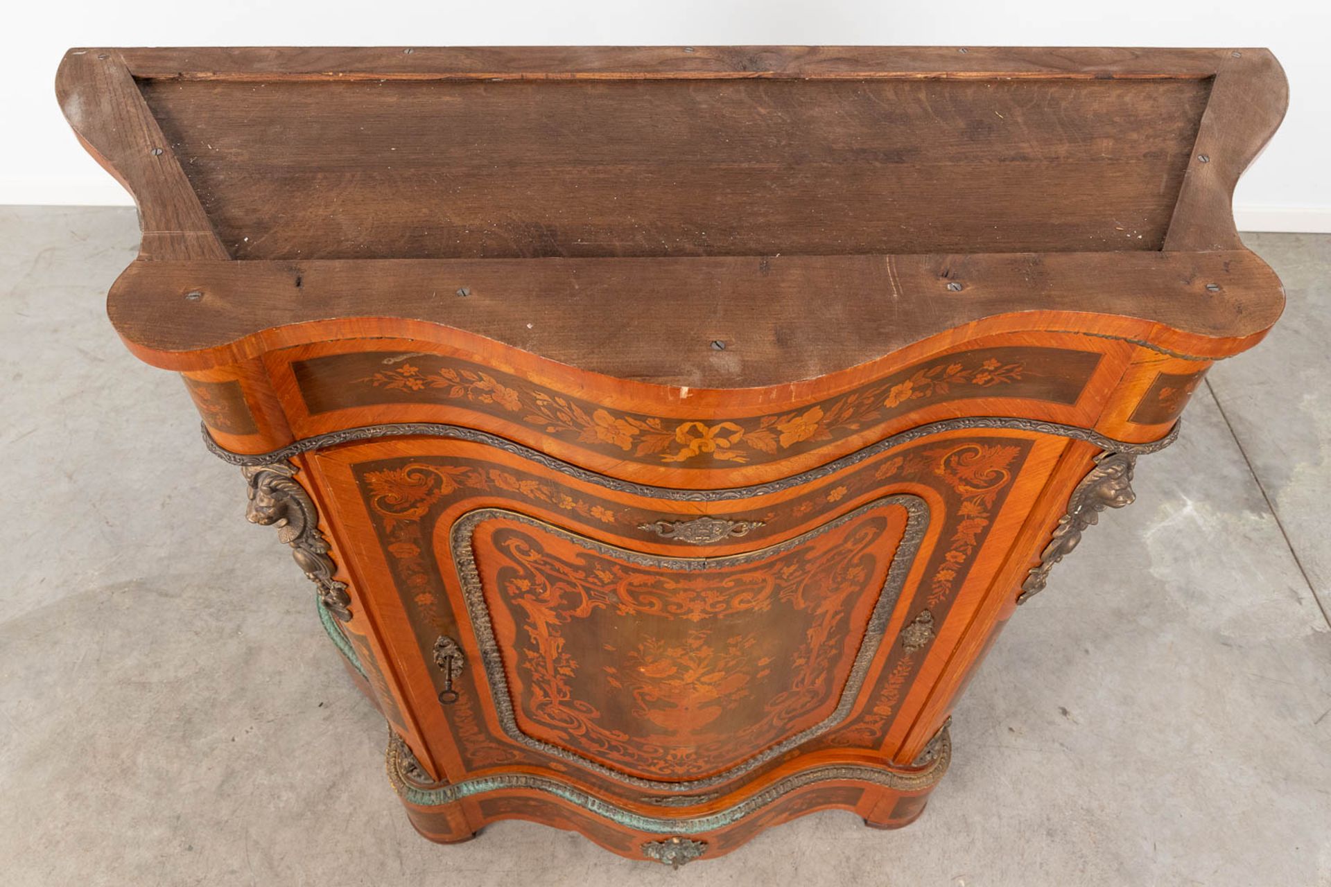 A one door commode, decorated with marquetry inlay and mounted with bronze. 20th century. (L:47 x W - Image 18 of 18