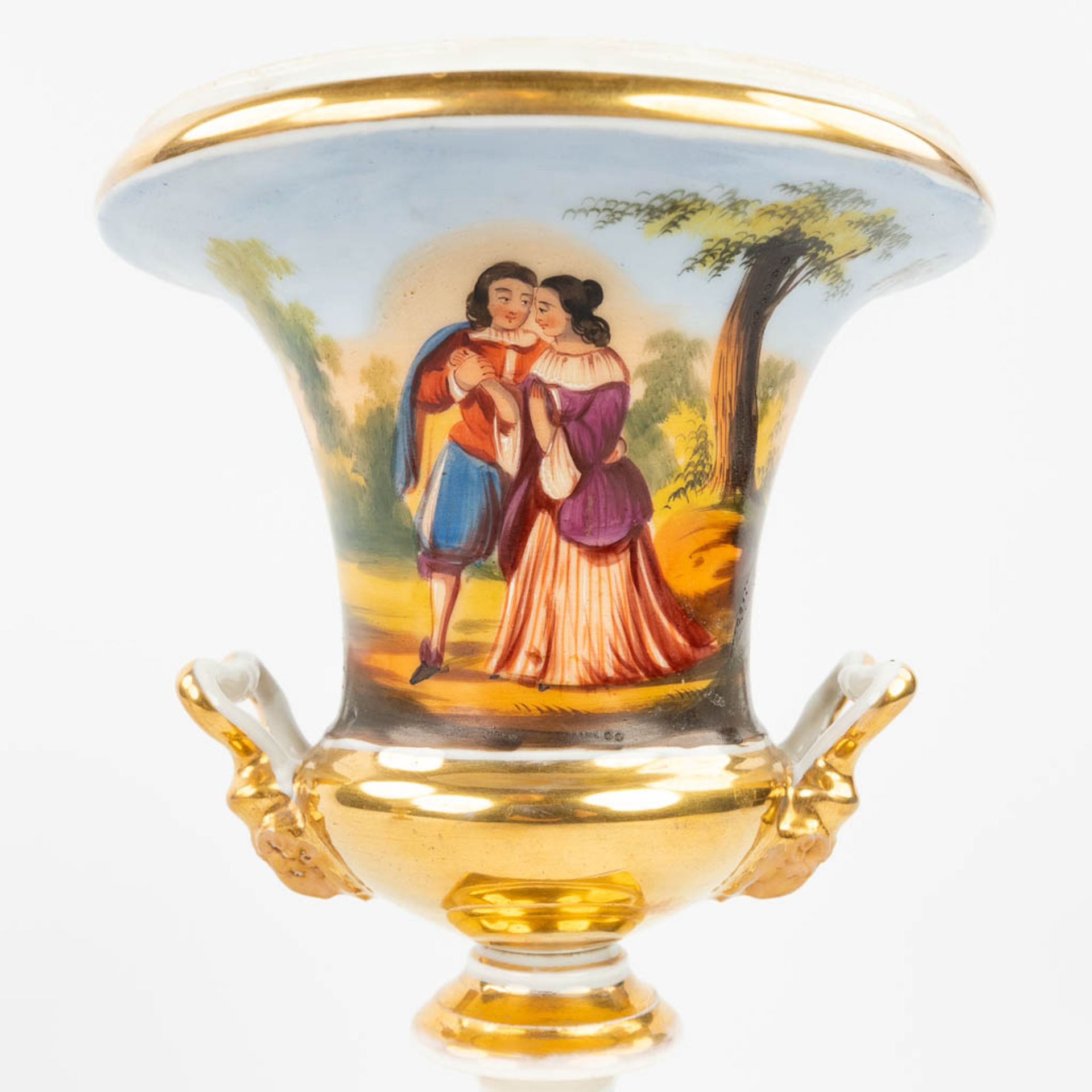 A pair of vases with a hand-painted decor in empire style. 19th century. (W:17 x H:22 cm) - Bild 10 aus 13