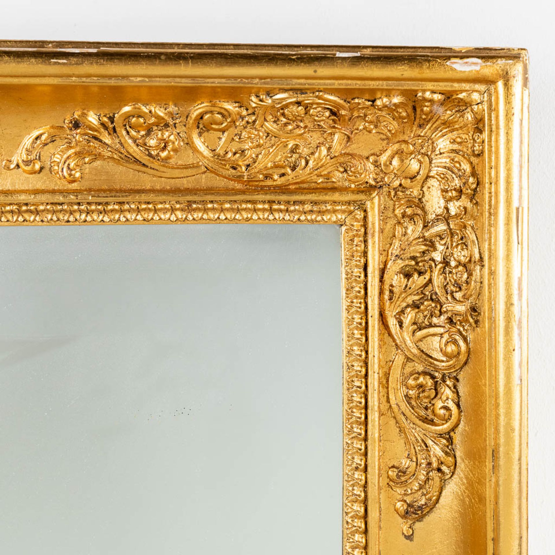 A mirror framed in an empire syle frame. (W:62 x H:74 cm) - Bild 4 aus 7