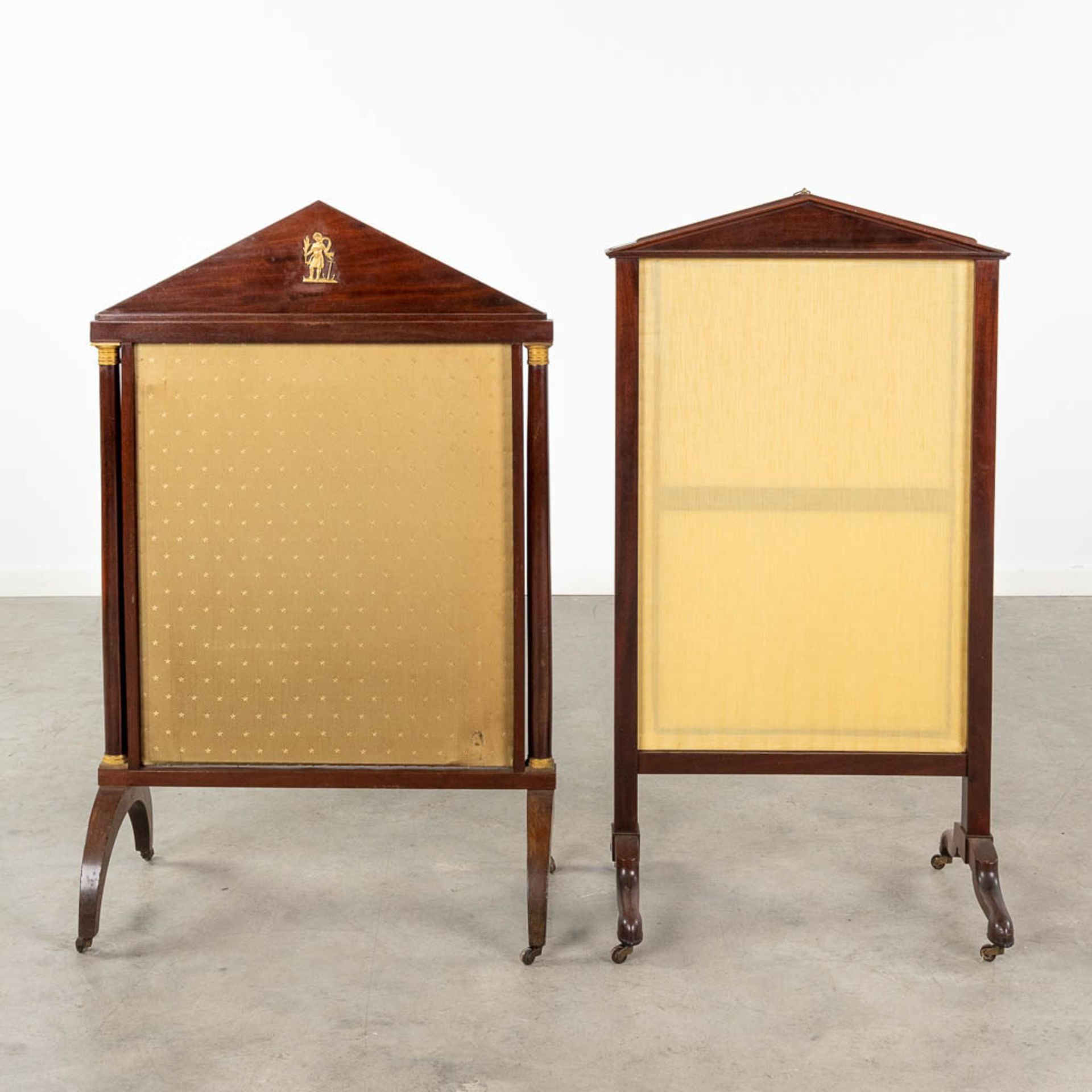 A collection of 2 fireplace screens, made of mahogany in empire style. 19th C. (W:56 x H:101 cm) - Image 5 of 15