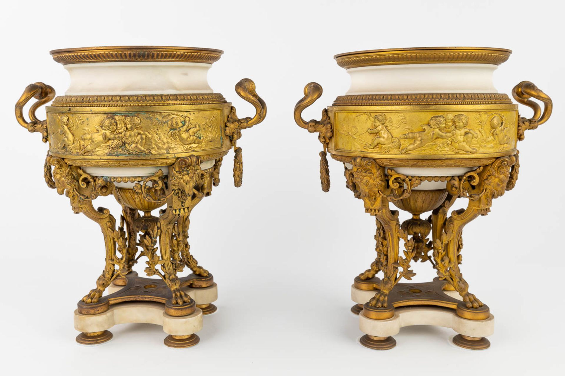 A pair of urns, made of gilt bronze and white Carrara marble in Louis XVI style. France, 19th C. (H: - Image 9 of 17