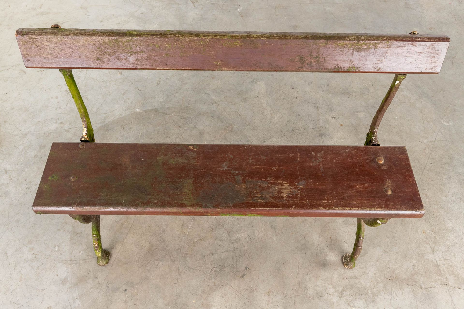 An antique garden bench, made of metal and wood. (L:46 x W:120 x H:82 cm) - Image 9 of 11