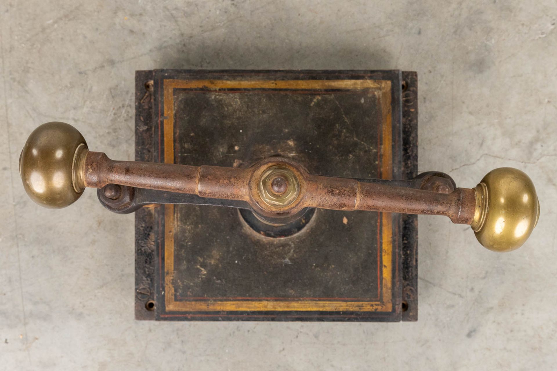 An antique book press, made of metal. (L:30 x W:38 x H:36 cm) - Image 8 of 11