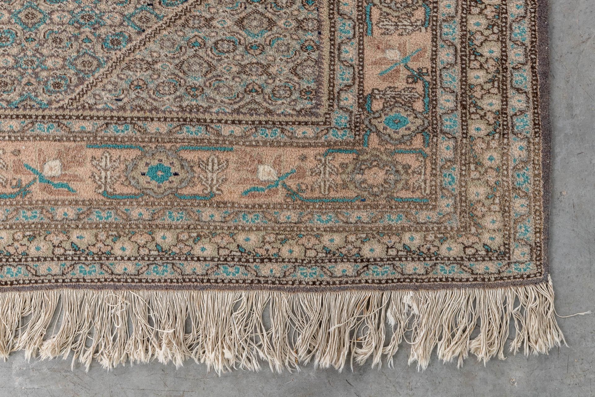 An Oriental hand-made carpet, Ghoum. (L:274 x W:174 cm) - Image 7 of 10