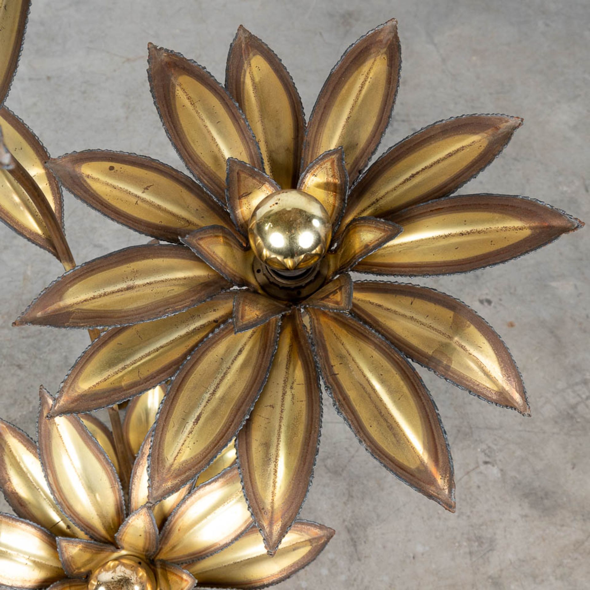 Maison Janssen, a table lamp made of metal flowers. (L:57 x W:68 x H:112 cm) - Image 11 of 15