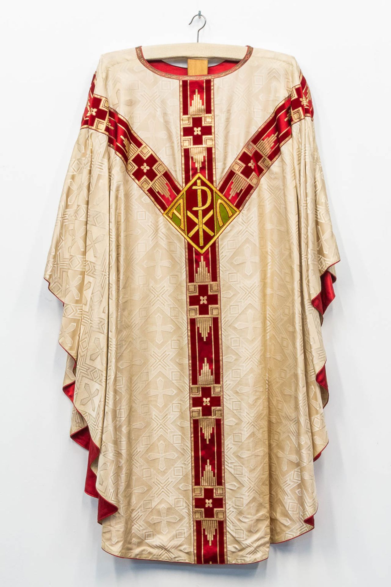 A collection of 4 vintage chasubles, 20th C. - Image 3 of 12