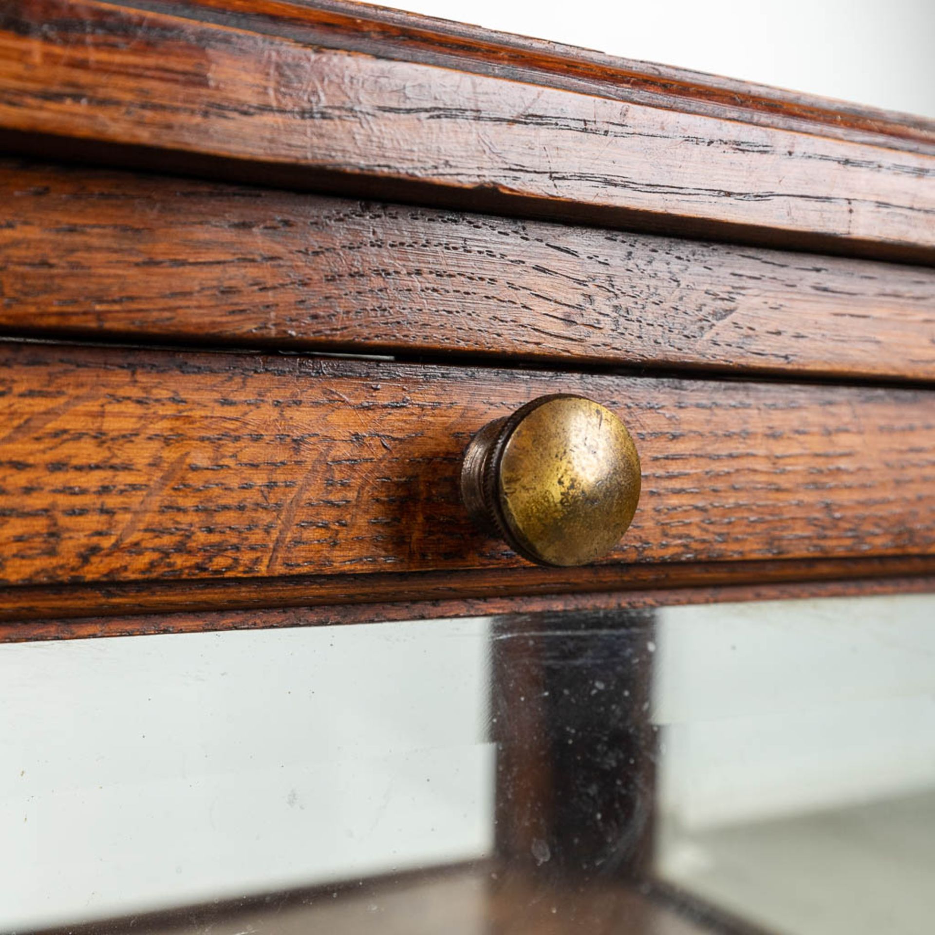 An antique tea cabinet made in Chippendale style with glass planes. Circa 1920. (L:71 x W:52 x H:77 - Bild 12 aus 13