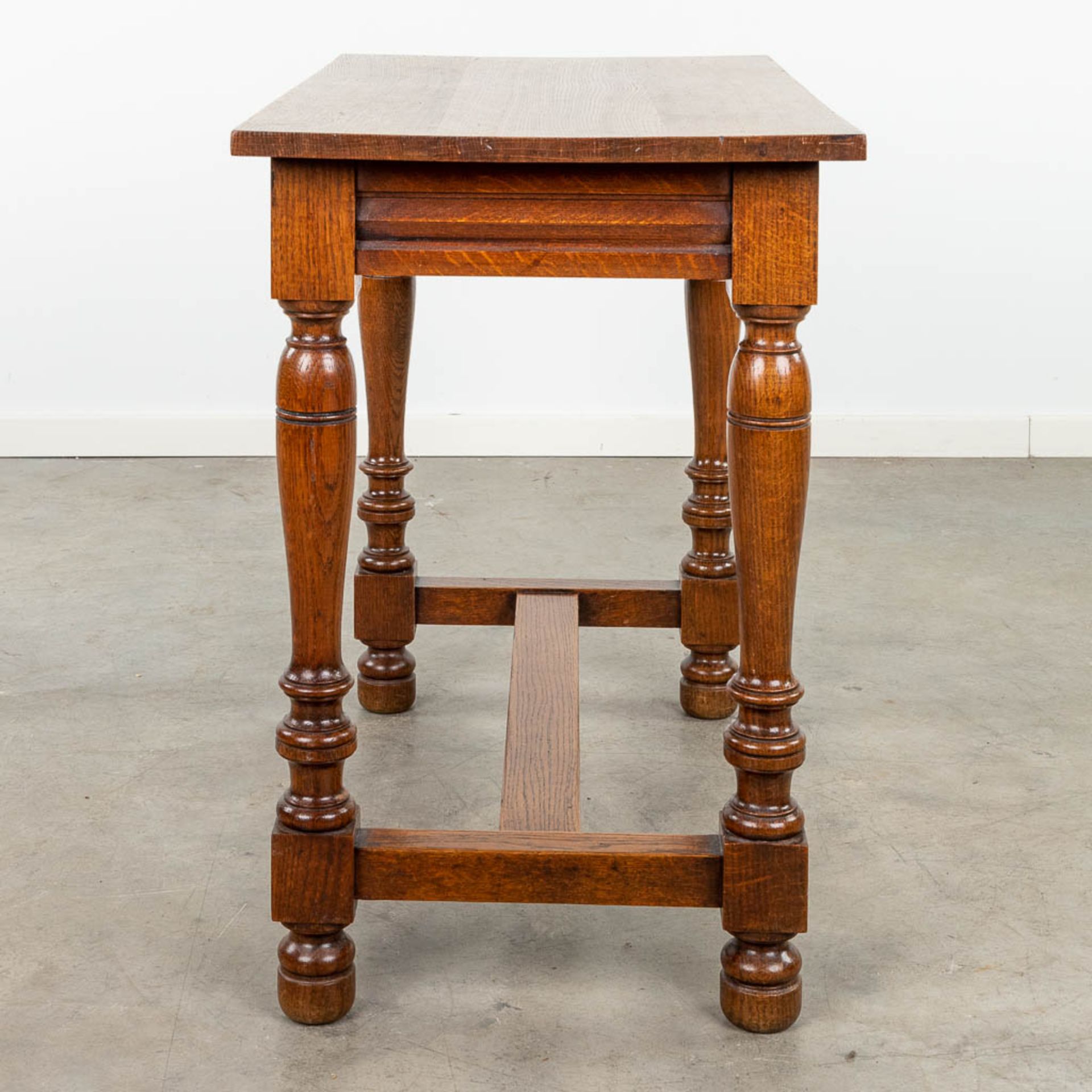 A set of 2 small oak side tables. (L:50 x W:90 x H:76 cm) - Bild 11 aus 14