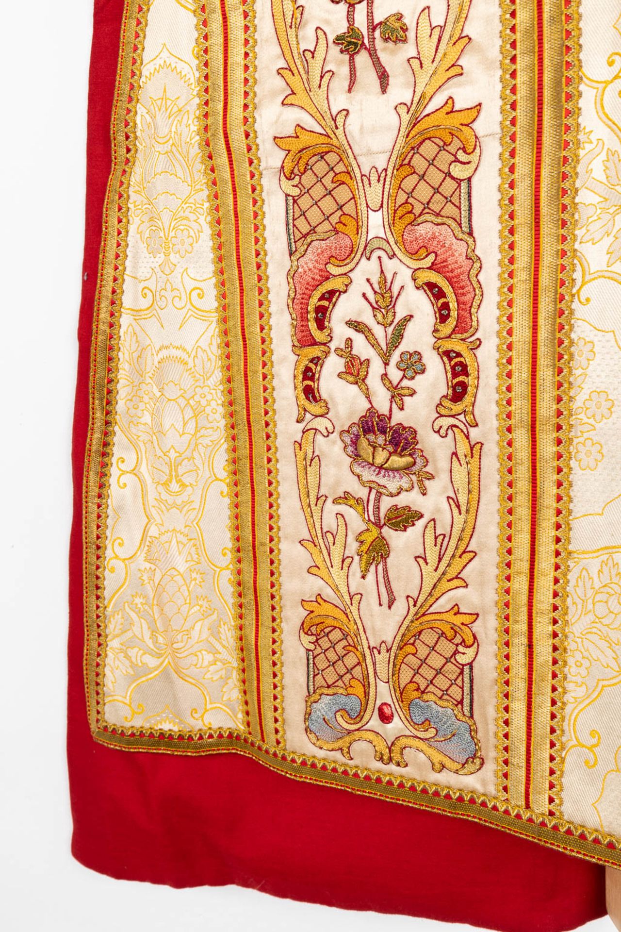 A Roman Chasuble and two Dalmatics, decorated with thick gold thread and embroidery in floral motive - Image 20 of 23