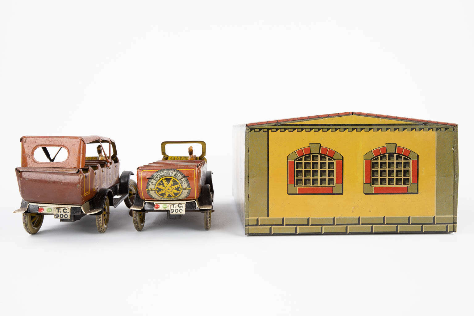 Tootsietoys, and others, A collection of vintage cars and a garage, made of metal. (L:25,5 x W:28 x - Image 7 of 18