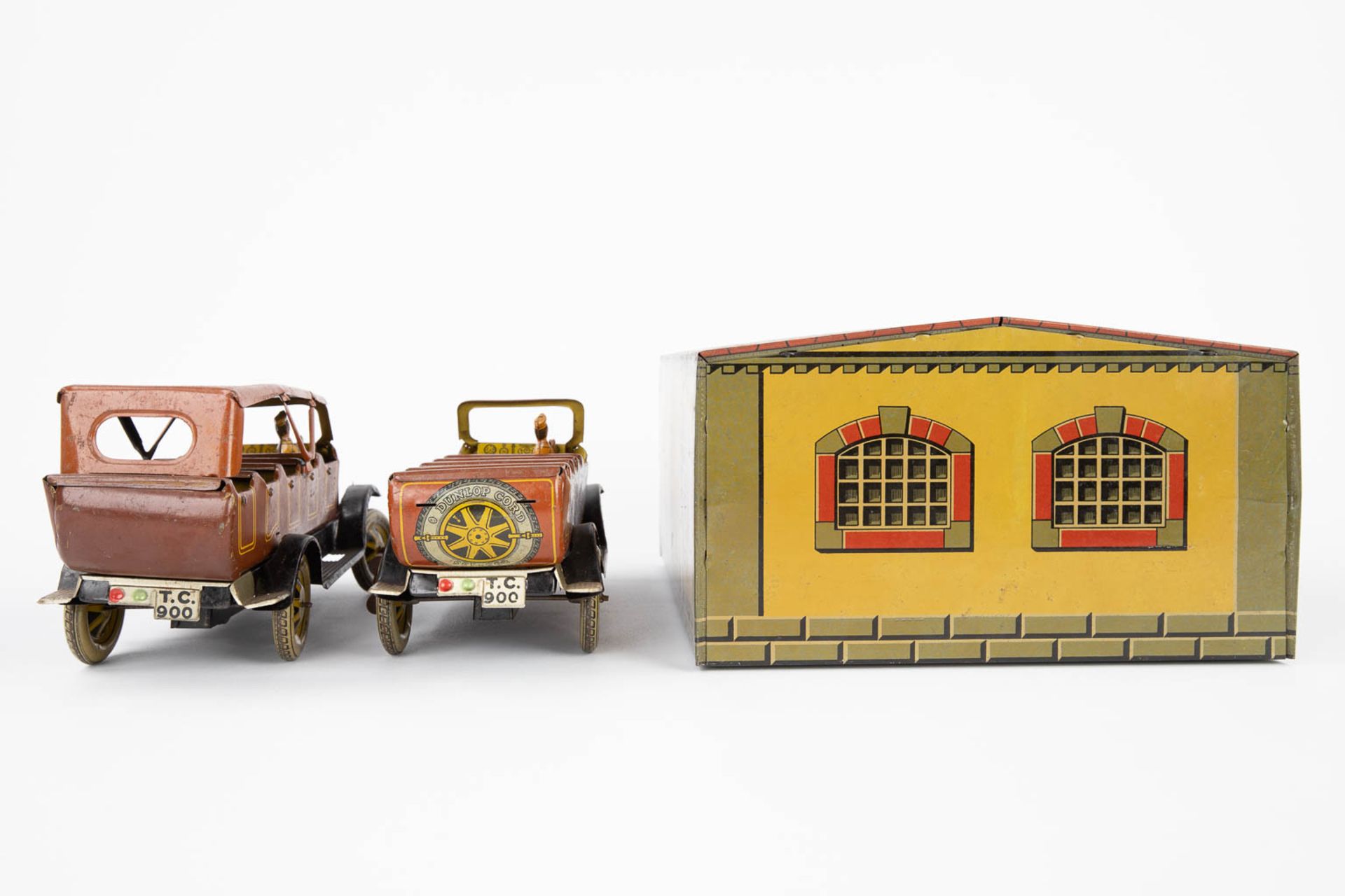 Tootsietoys, and others, A collection of vintage cars and a garage, made of metal. (L:25,5 x W:28 x - Bild 7 aus 18