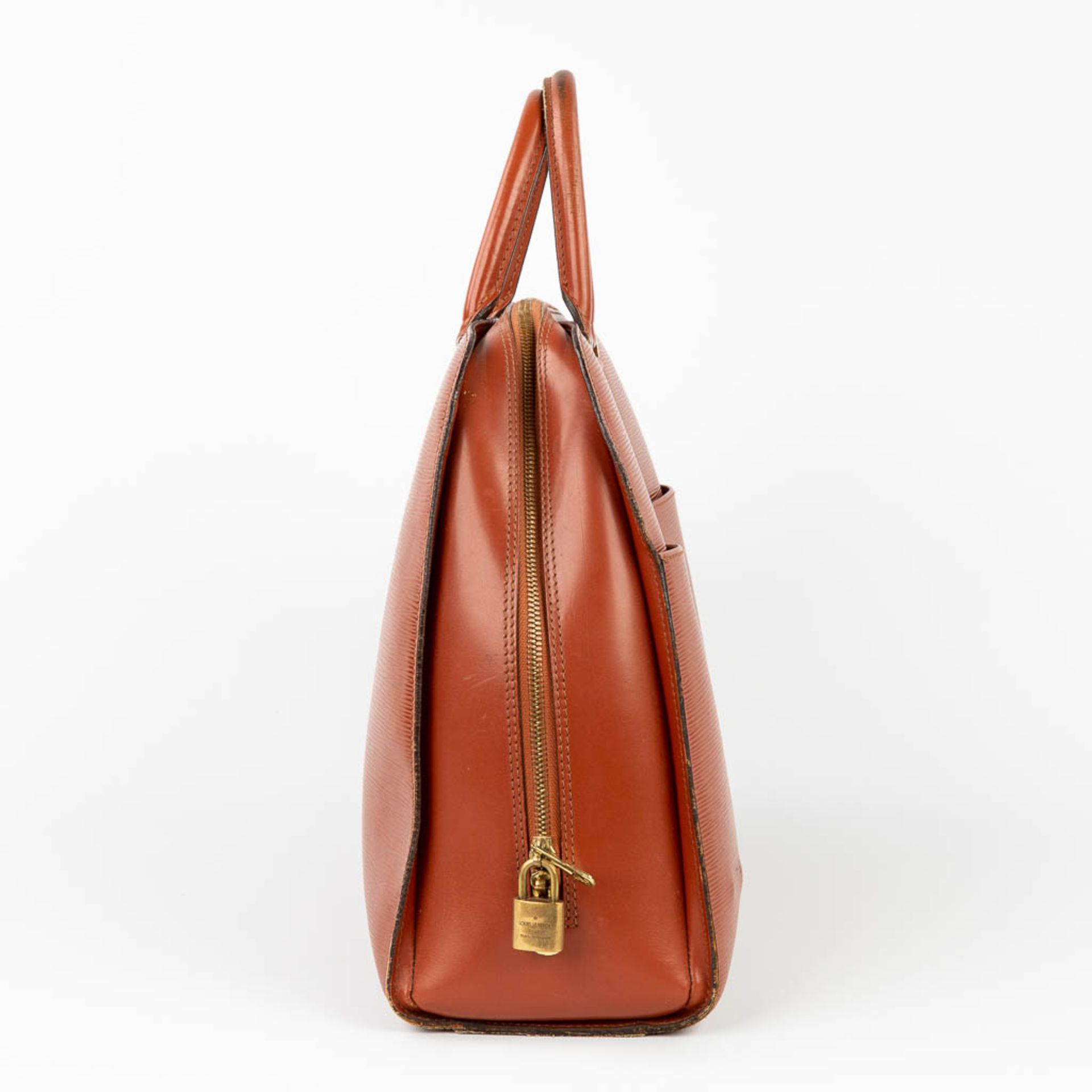Louis Vuitton, a briefcase made of leather. (W:42 x H:32 cm) - Bild 5 aus 20