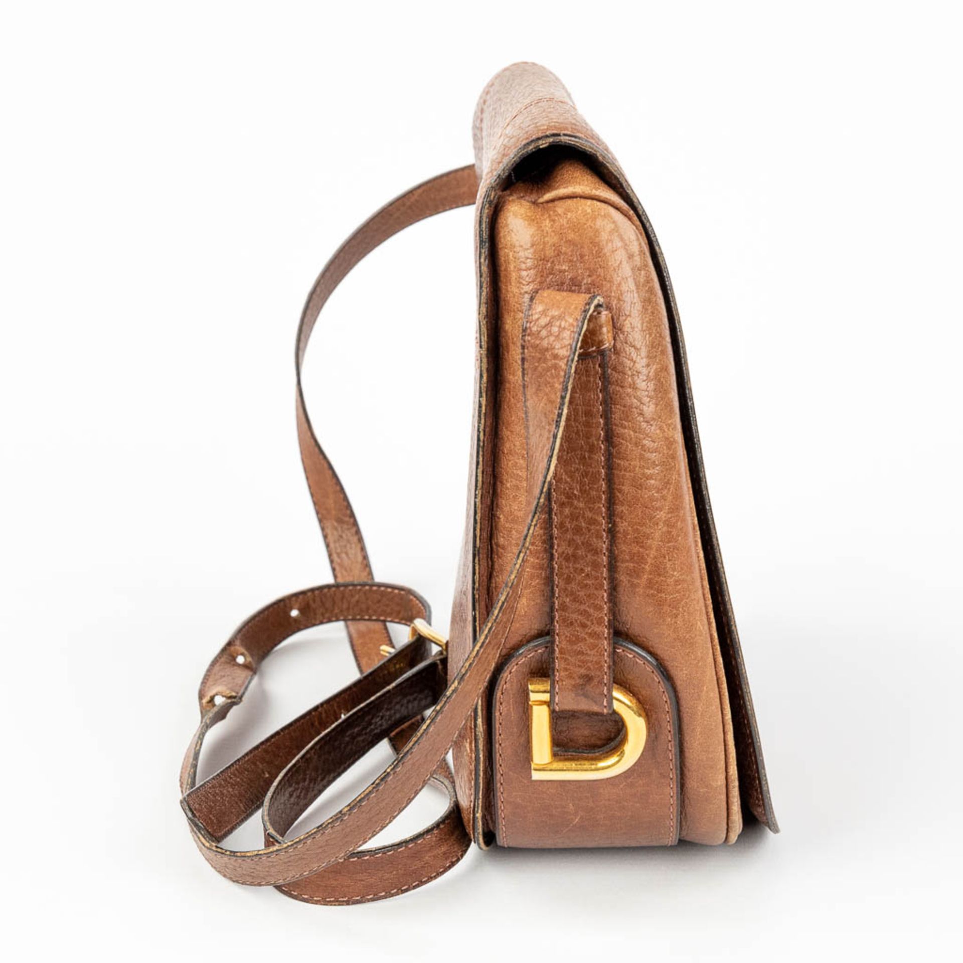 Delvaux, a cross-body handbag made of brown leather. (W:26 x H:22 cm) - Image 6 of 16