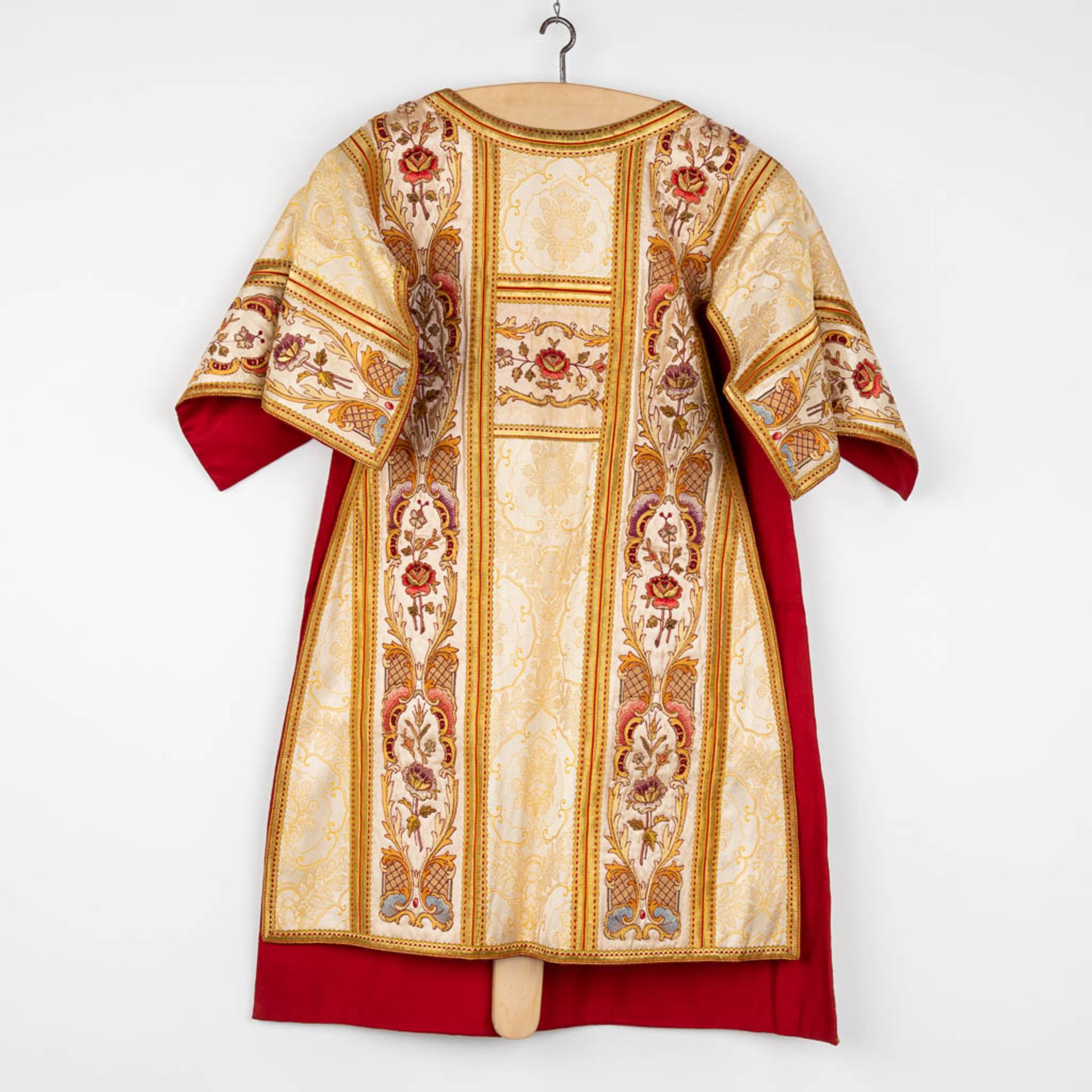 A Roman Chasuble and two Dalmatics, decorated with thick gold thread and embroidery in floral motive - Image 10 of 23