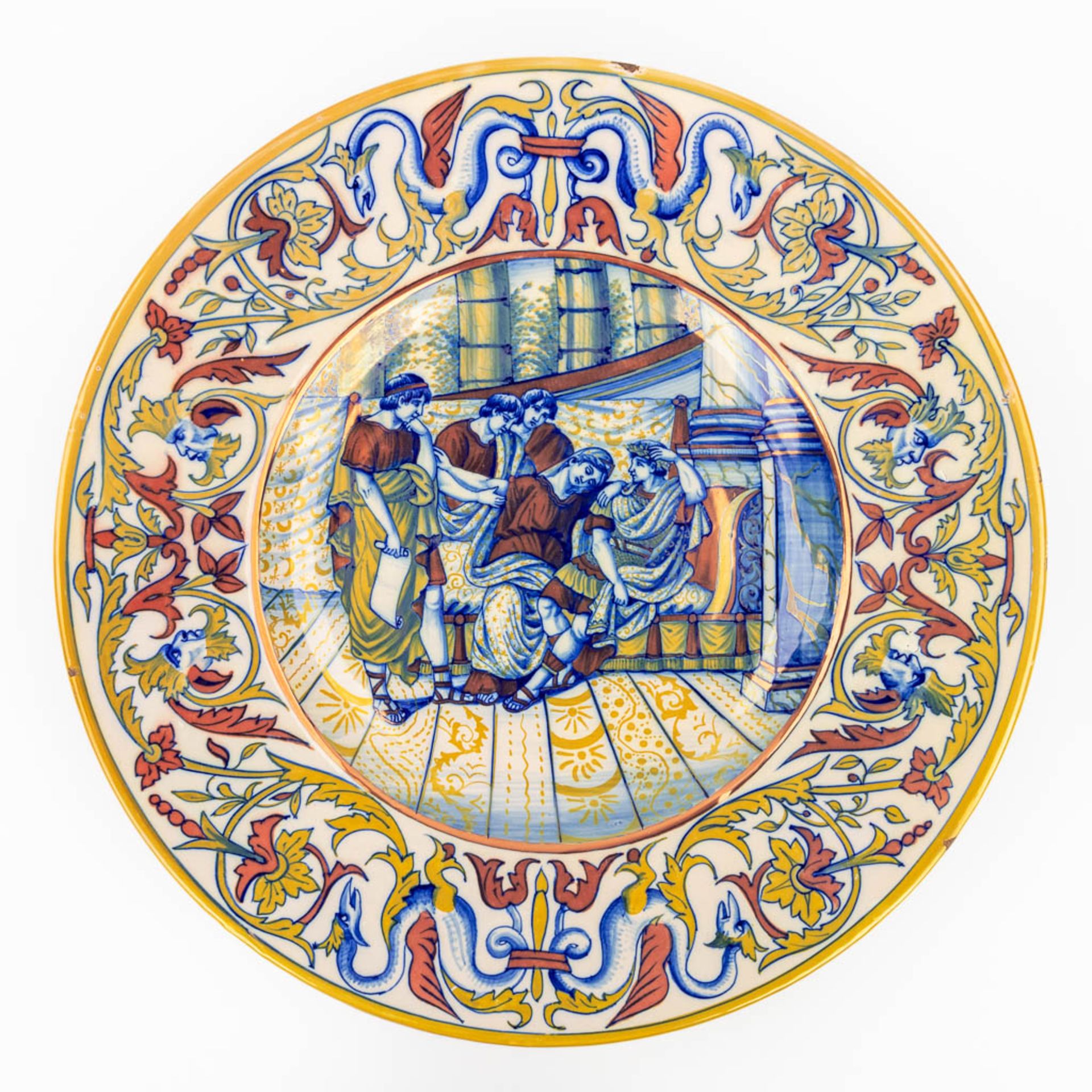 An antique Majolica Plate, with hand-painted decor. Umbra, Italy. (H:6,5 x D:43 cm)