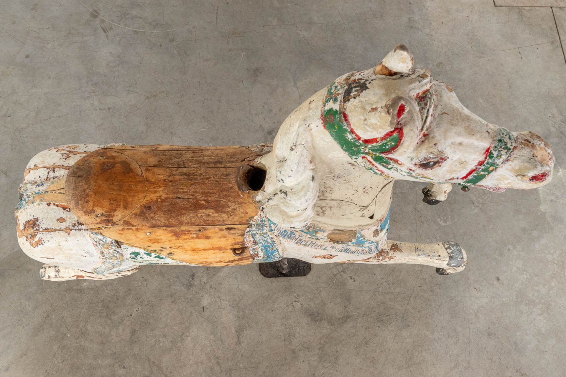 An antique horse for a Merry Go Round, made of sculptured wood, with original polychrome (L:32 x W:1 - Image 15 of 16