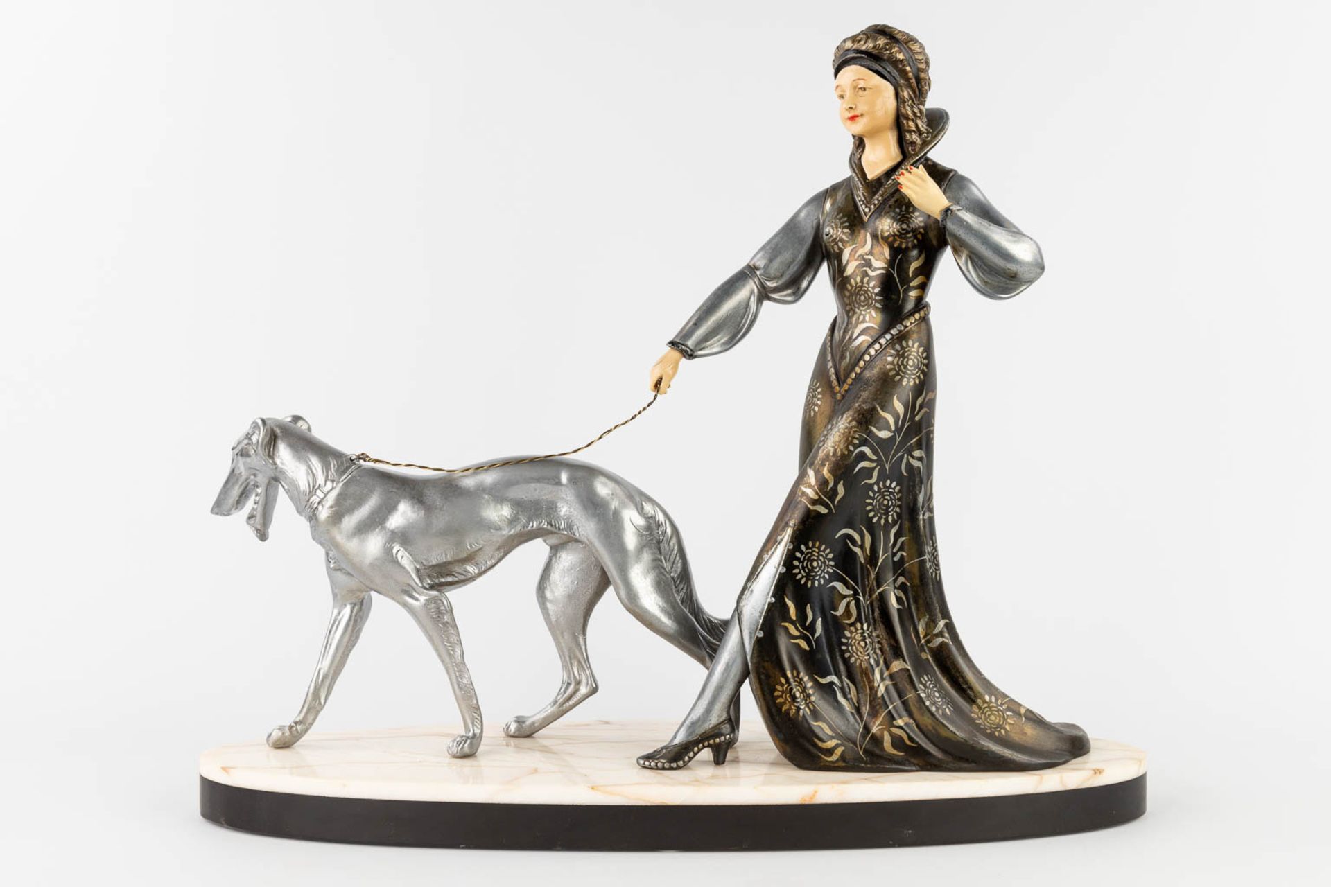 Scali, 'Lady with a greyhound' a statue made in art deco style. Silver-plated spelter and marble. ( - Bild 3 aus 12