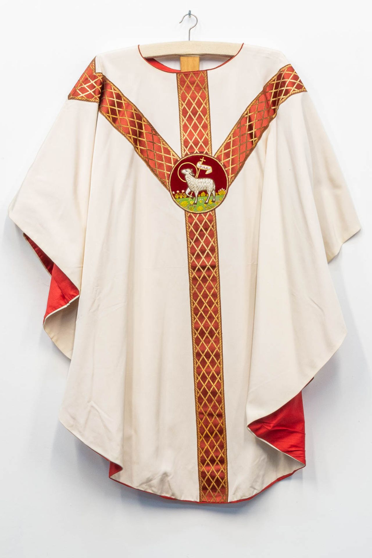 A collection of 4 vintage chasubles, 20th C. - Image 9 of 12