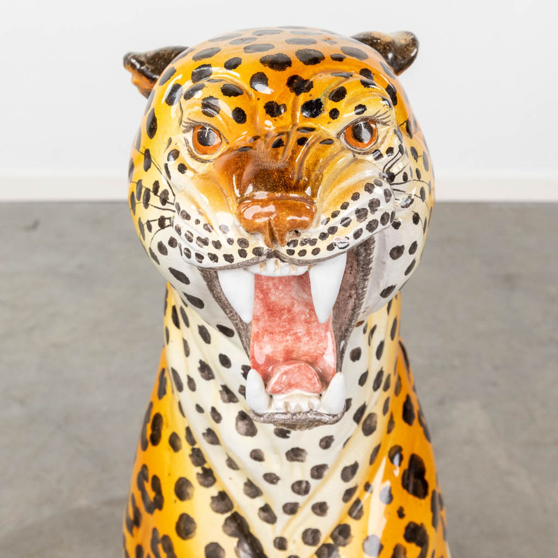 A mid-century leopard, terracotta. Italy, 20th C. (L:40 x W:32 x H:85 cm) - Image 7 of 12