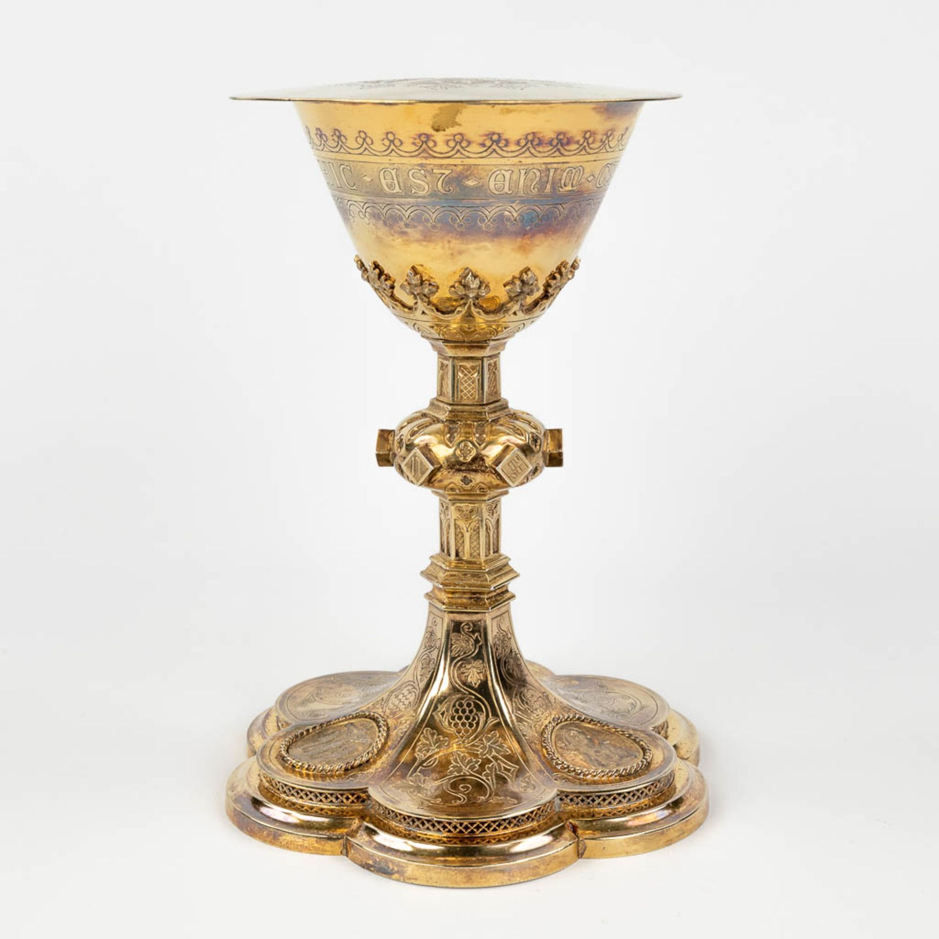 A gothic revival chalice with paten, spoon and sacramental bread box in the original box. (H:22,5 x - Image 13 of 25