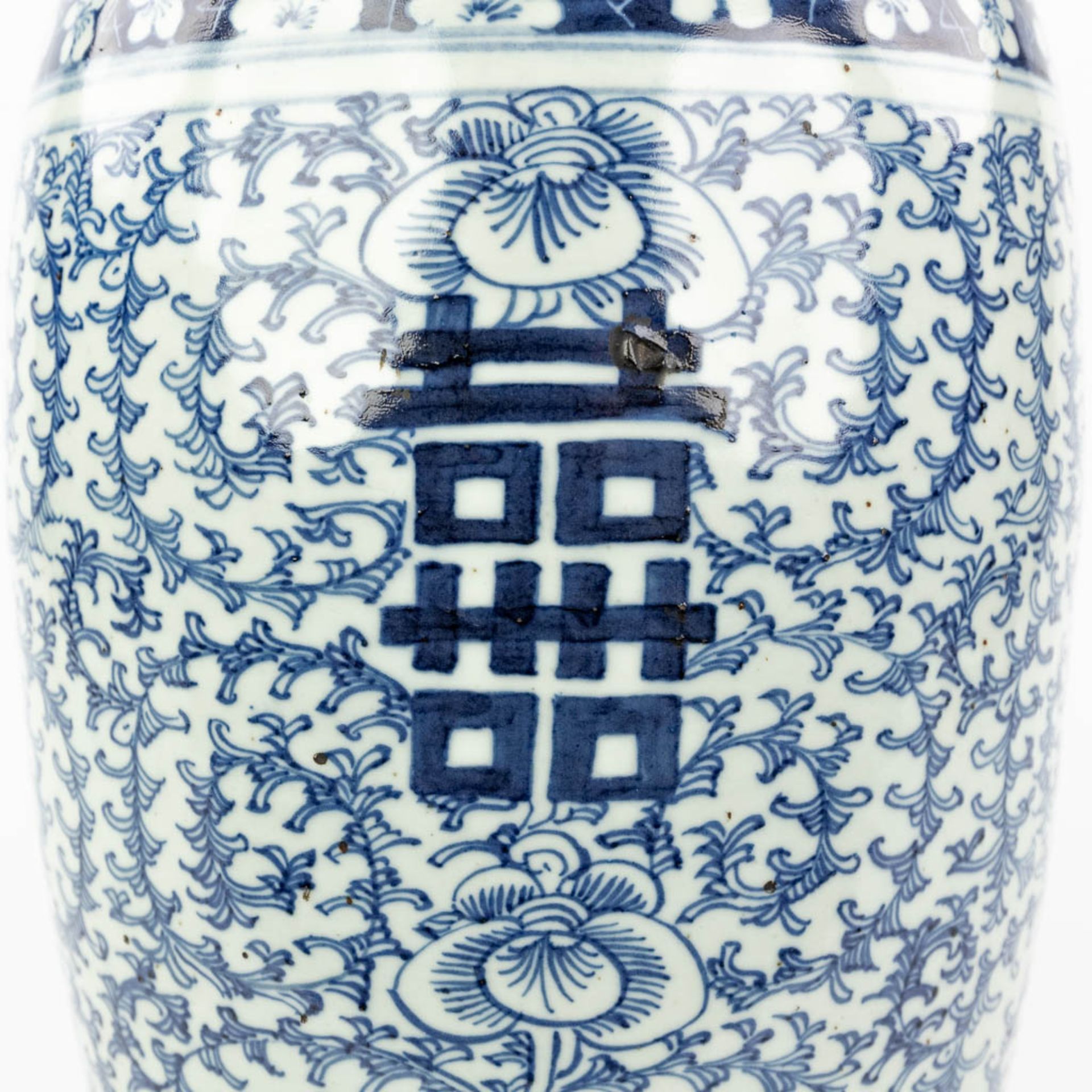 A Chinese vase with blue-white decor and a double Xi sign of happiness. 19th/20th C. (H:61 x D:23 c - Bild 9 aus 12