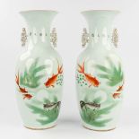 A pair of Chinese vases, Famille Verte, decorated with koi. 19th/20th century. (H:58 x D:23 cm)