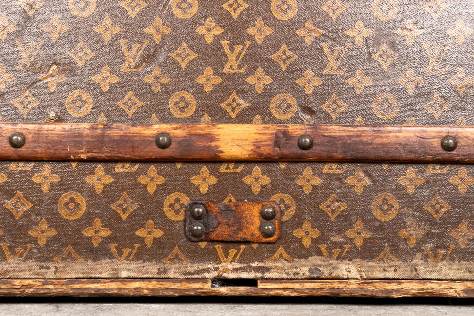 Louis Vuitton, a large and antique suitcase. (L:63 x W:113 x H:72 cm) - Bild 13 aus 25