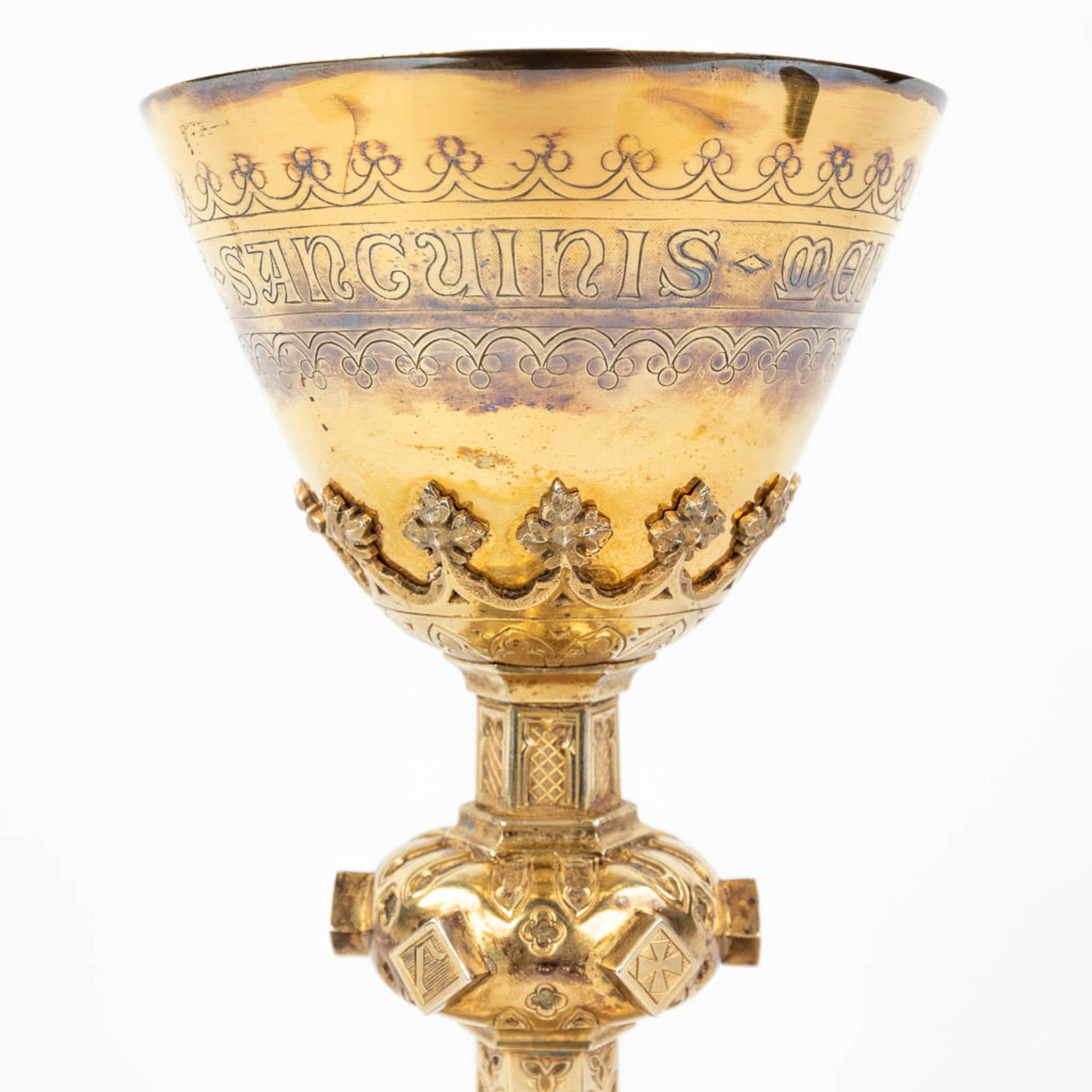 A gothic revival chalice with paten, spoon and sacramental bread box in the original box. (H:22,5 x - Image 12 of 25
