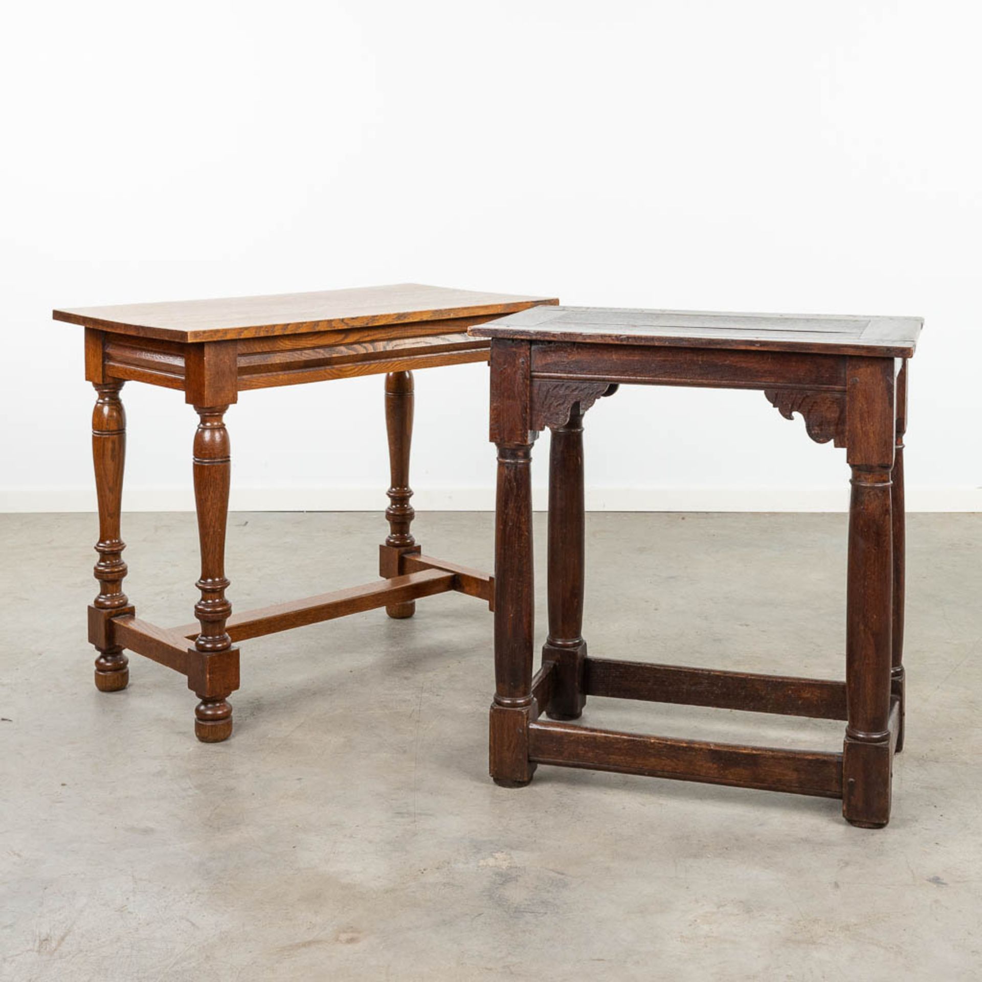 A set of 2 small oak side tables. (L:50 x W:90 x H:76 cm)