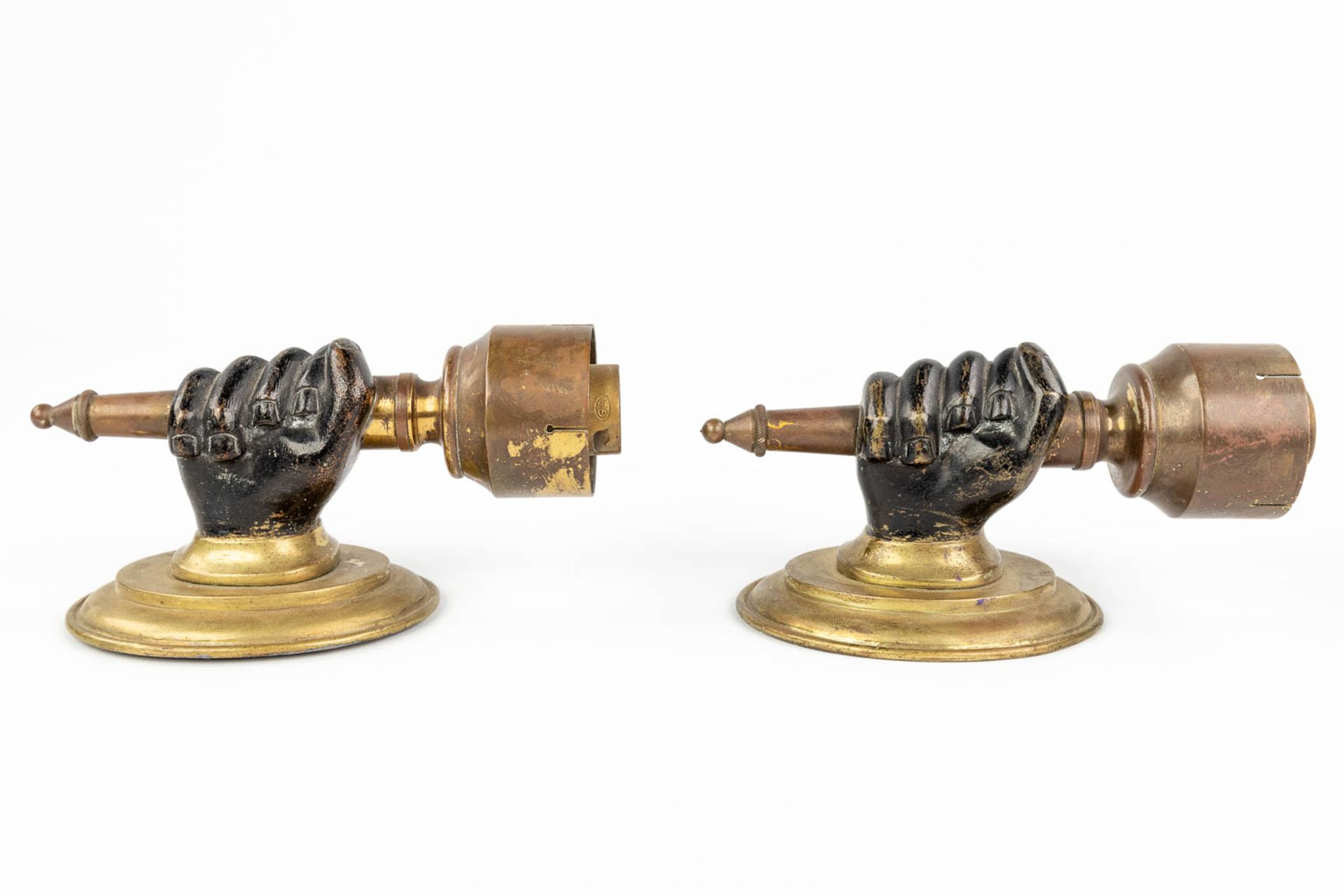 A pair of wall lamps in the shape of a hand with torch, circa 1900. (L:8 x W:7,5 x H:15 cm) - Image 10 of 10